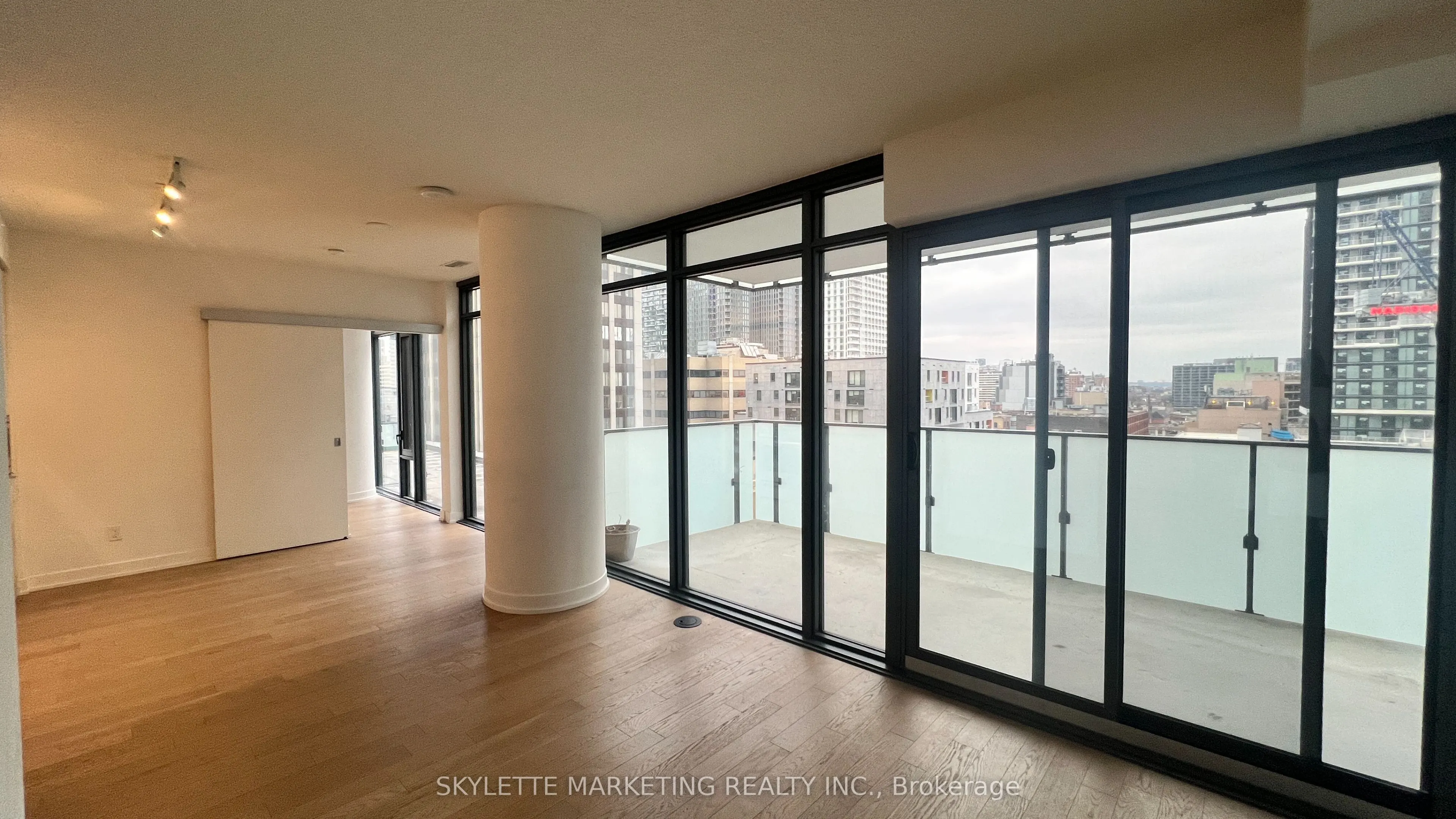 25 Richmond Street E #617
