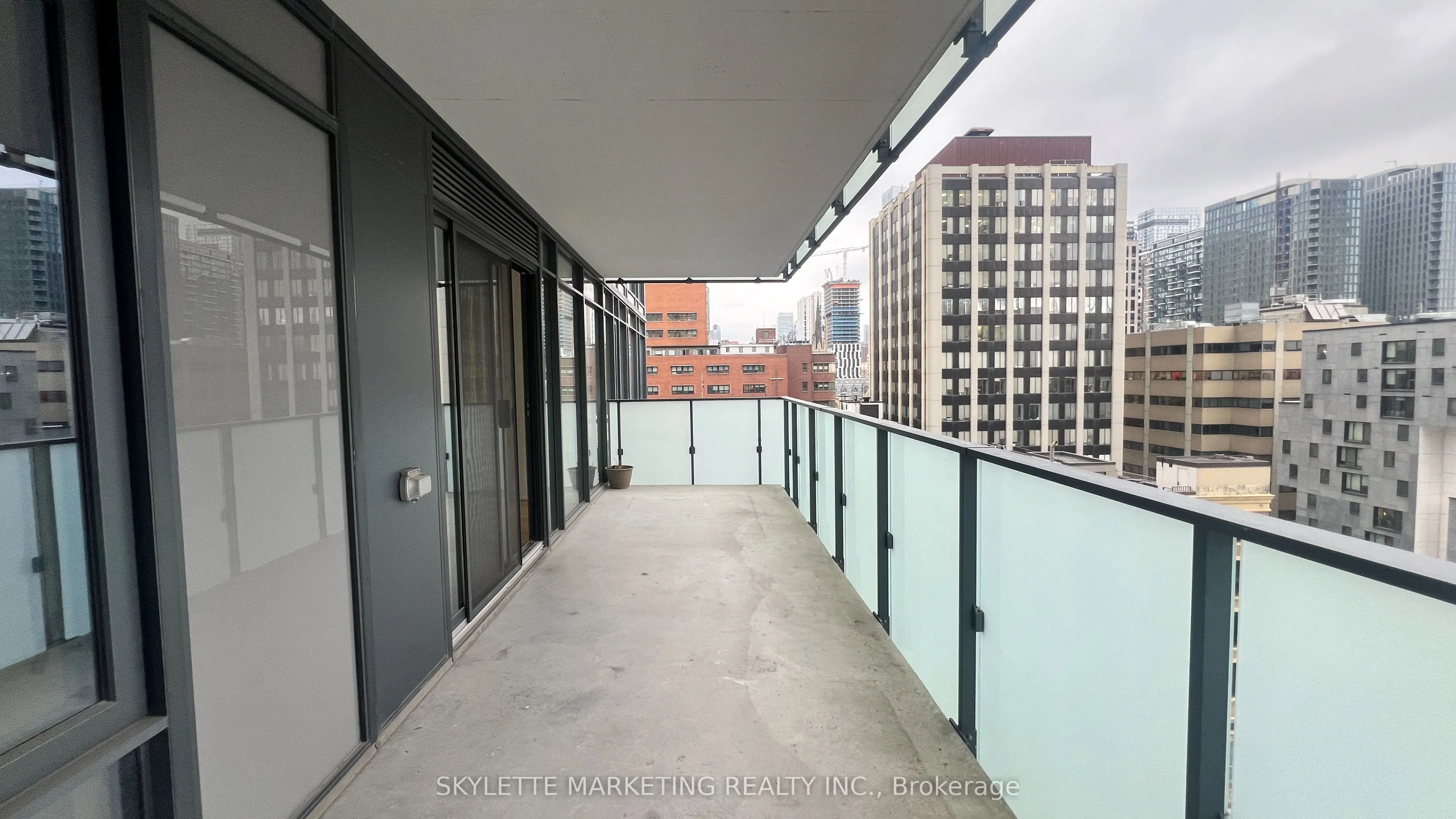 25 Richmond Street E #617