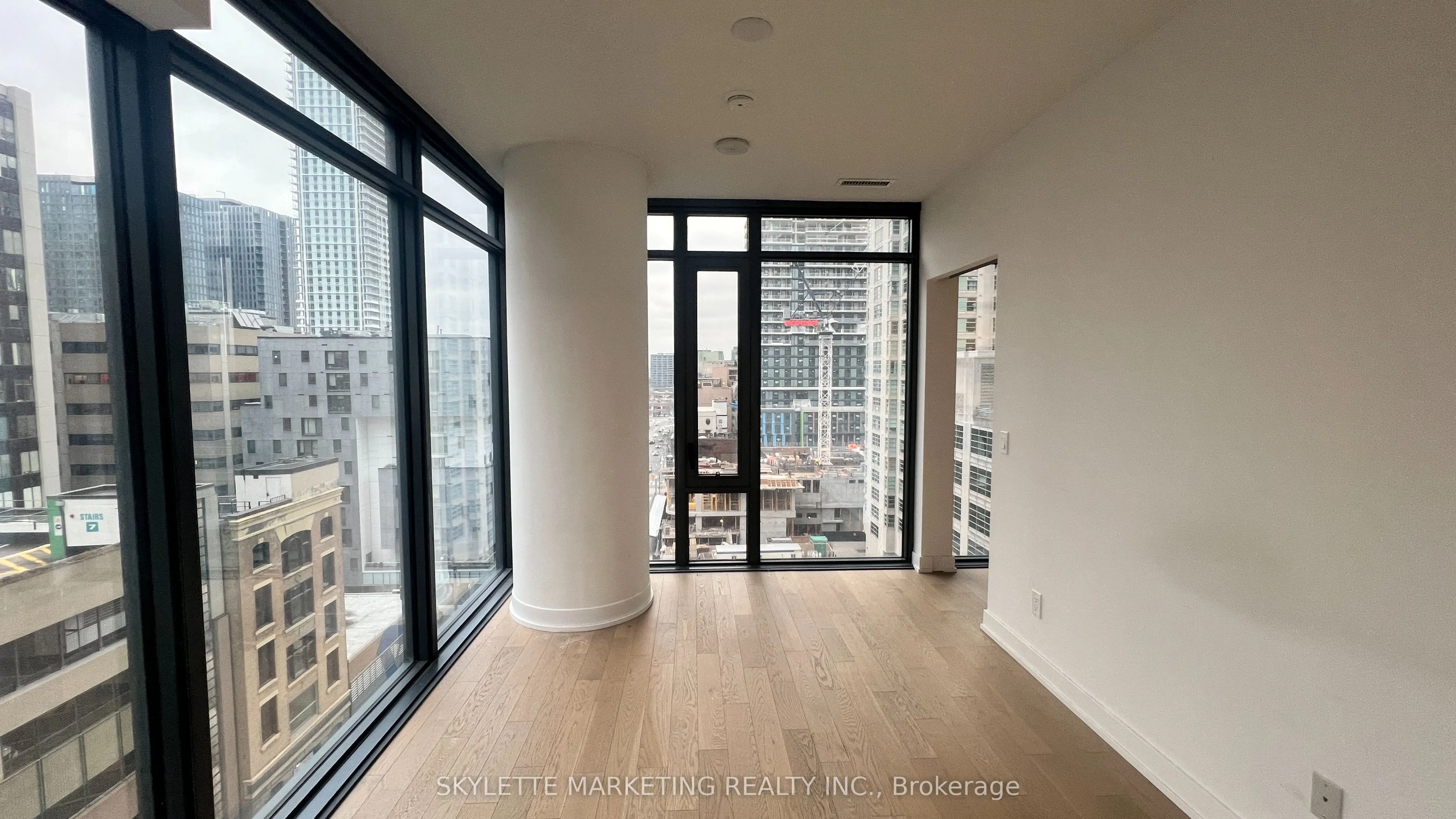 25 Richmond Street E #617