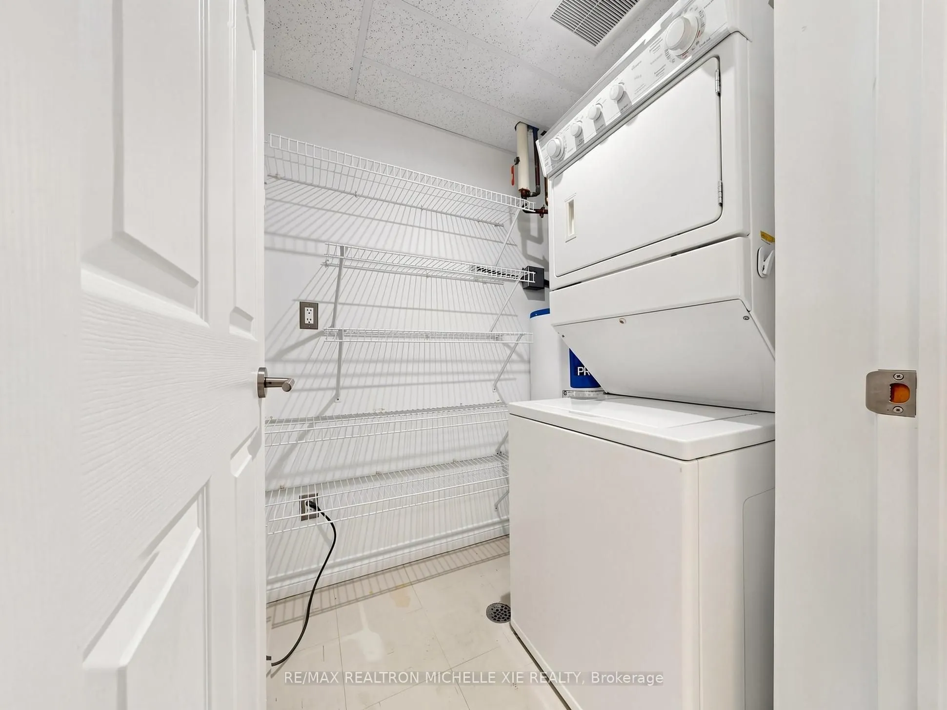 18 Concorde Place #411