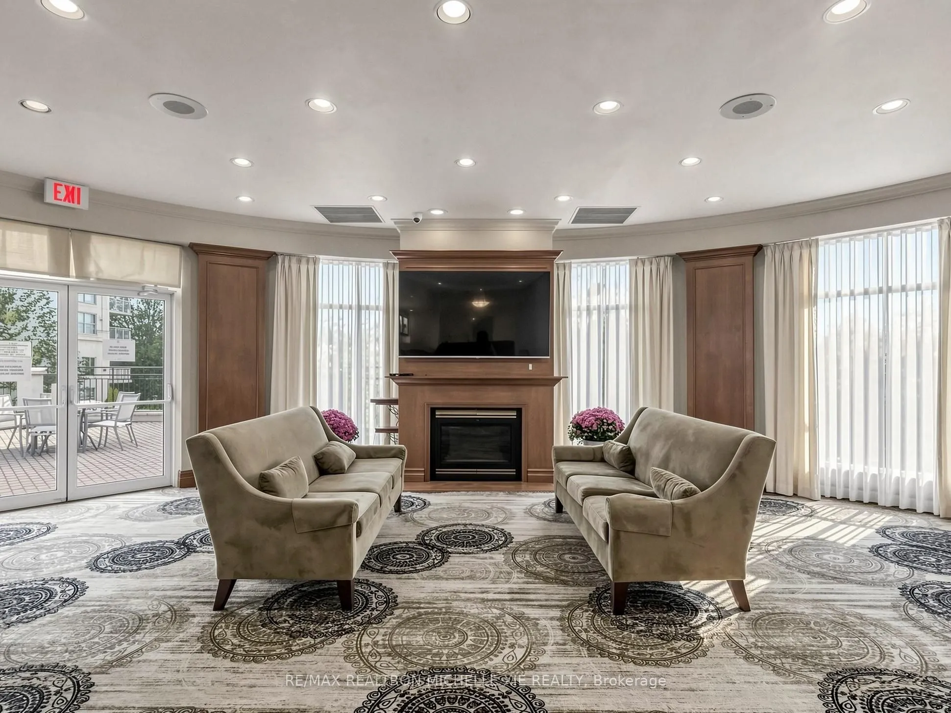 18 Concorde Place #411