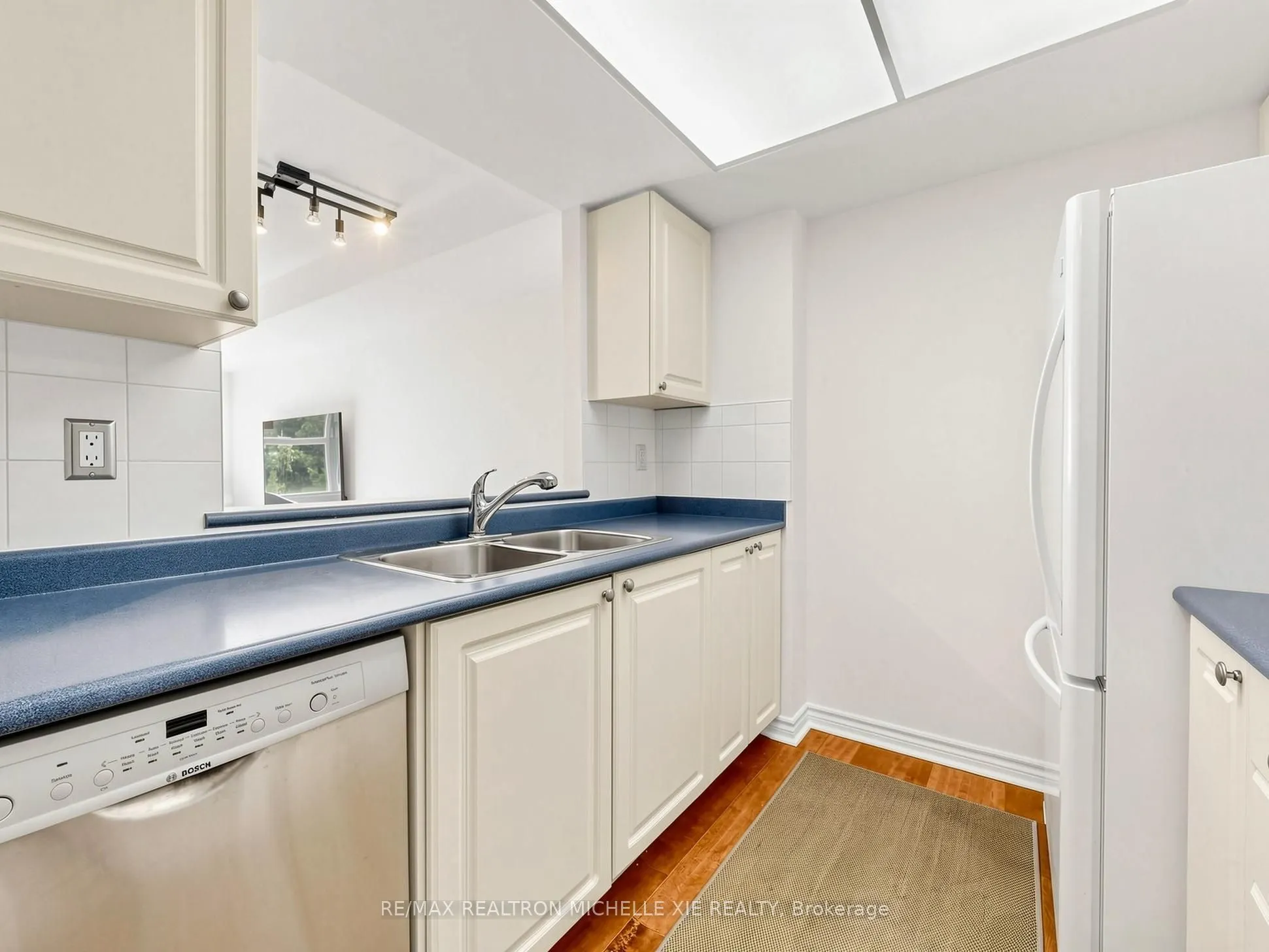 18 Concorde Place #411