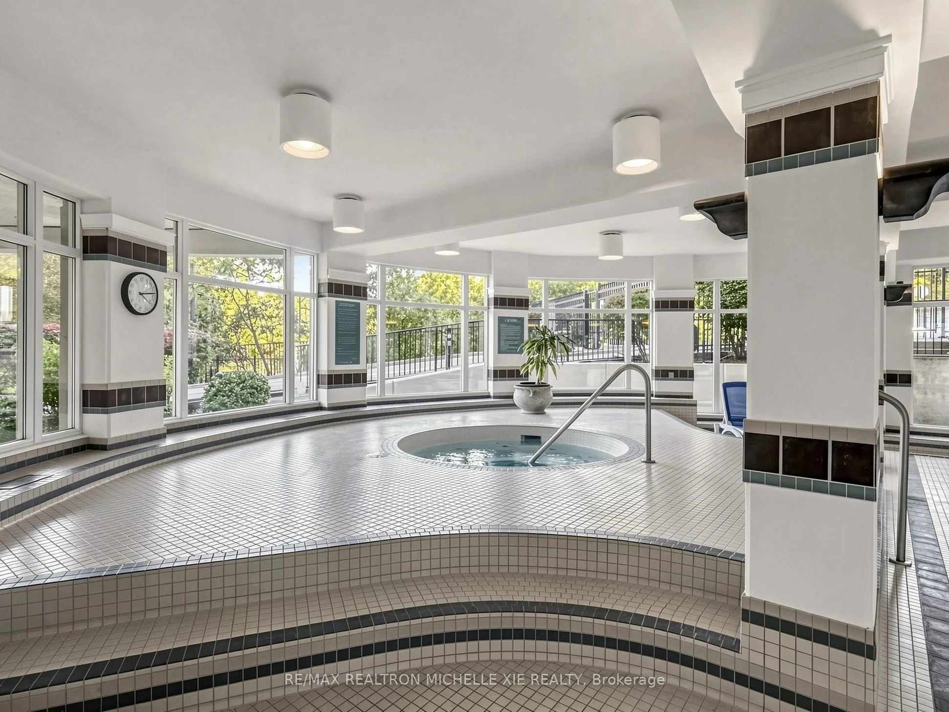 18 Concorde Place #411