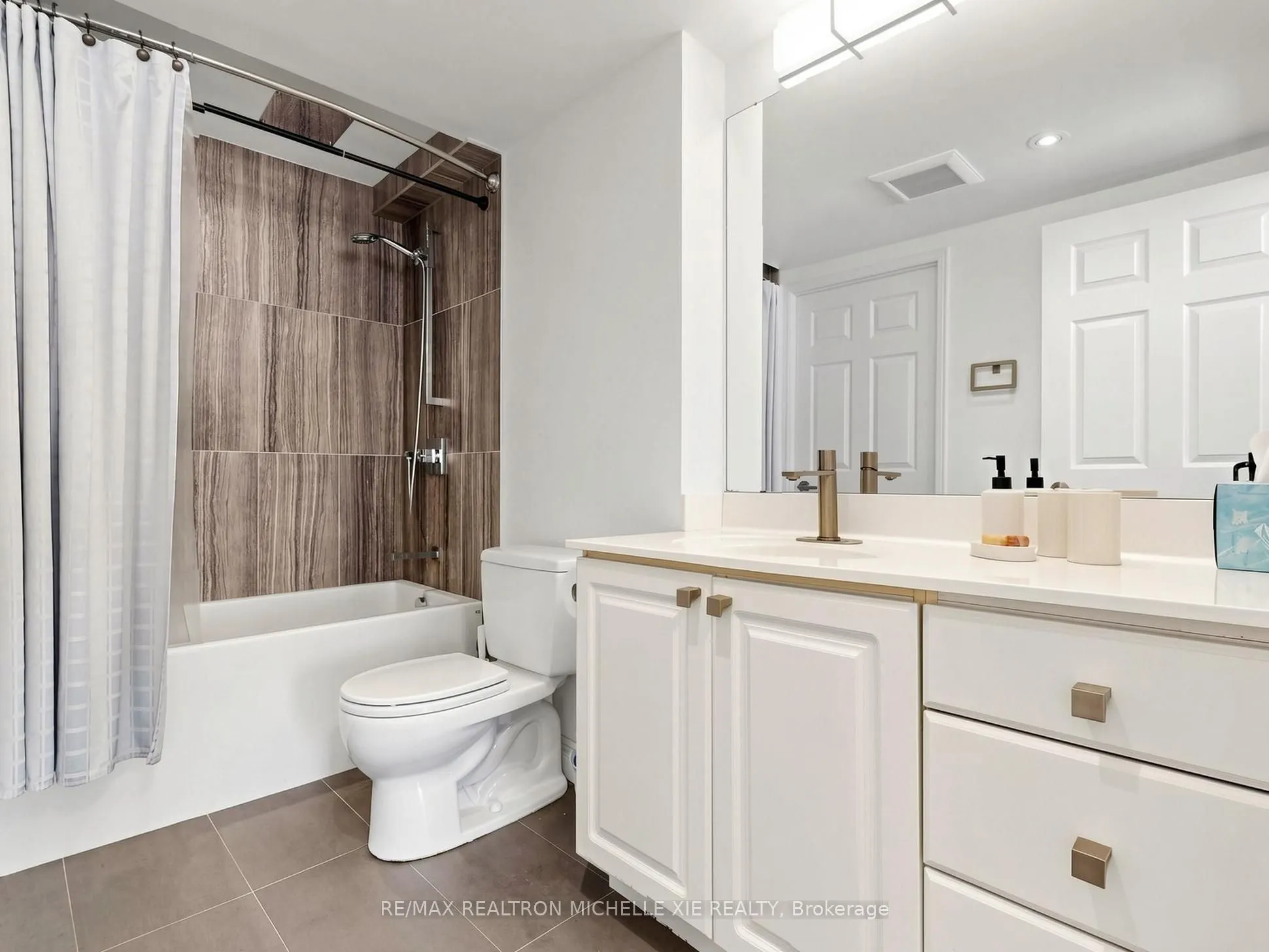 18 Concorde Place #411
