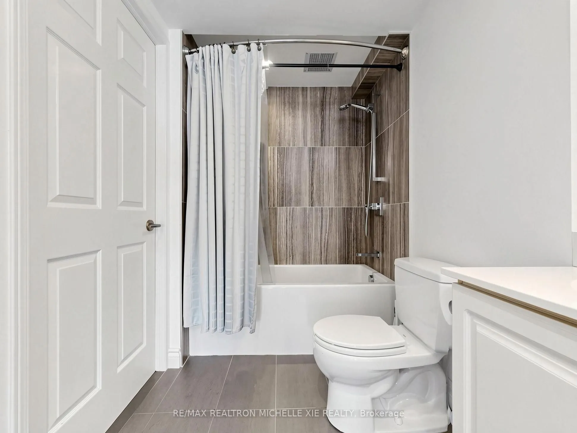 18 Concorde Place #411