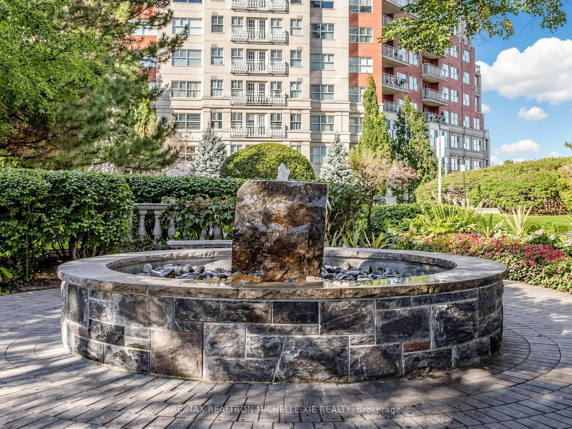 18 Concorde Place #411