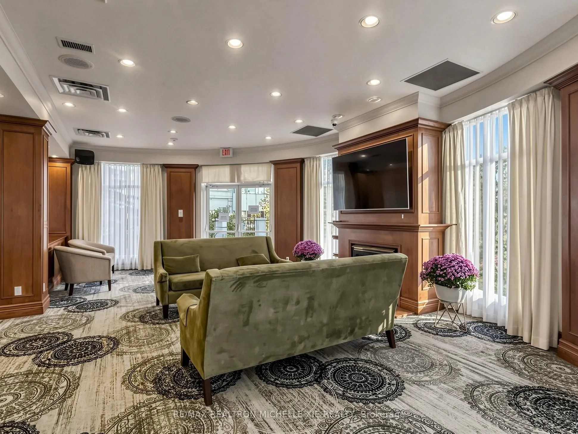 18 Concorde Place #411