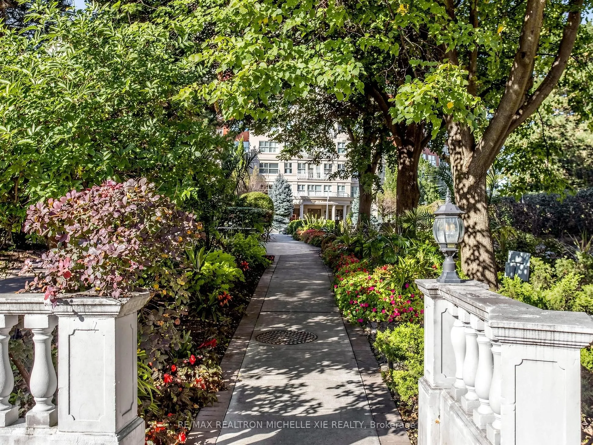 18 Concorde Place #411
