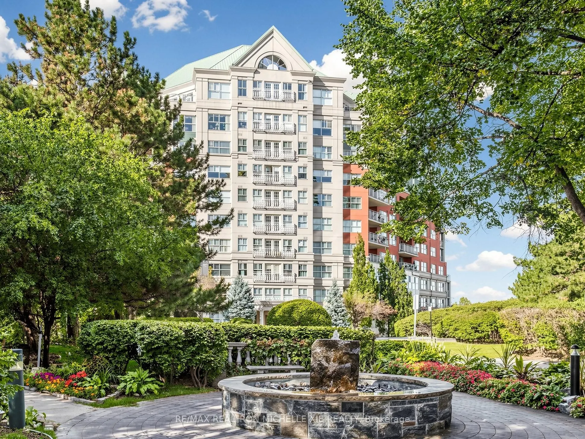 18 Concorde Place #411