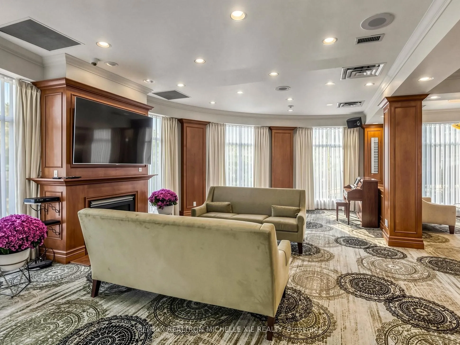 18 Concorde Place #411