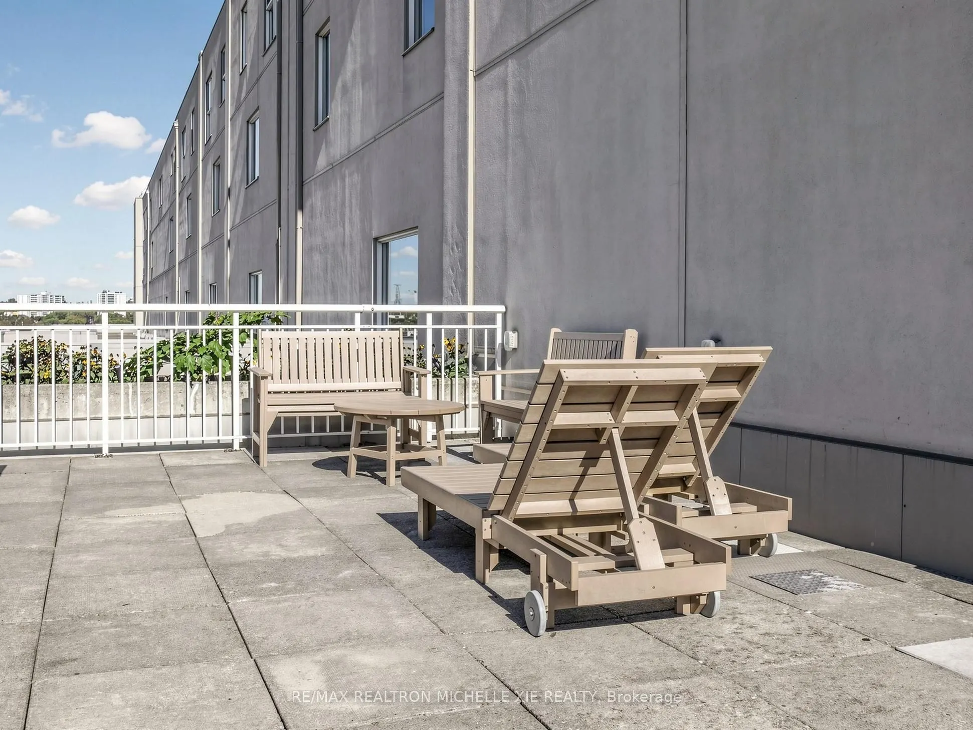 18 Concorde Place #411