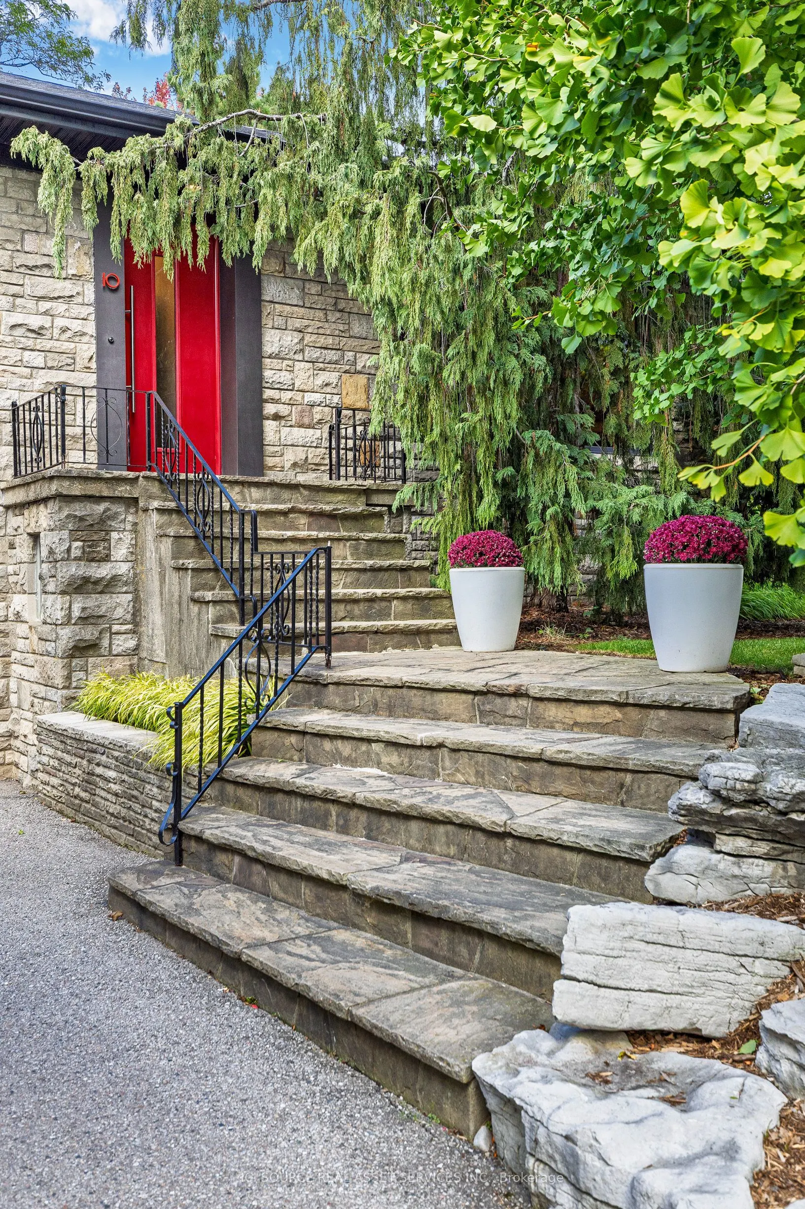 10 Red Oaks Crescent