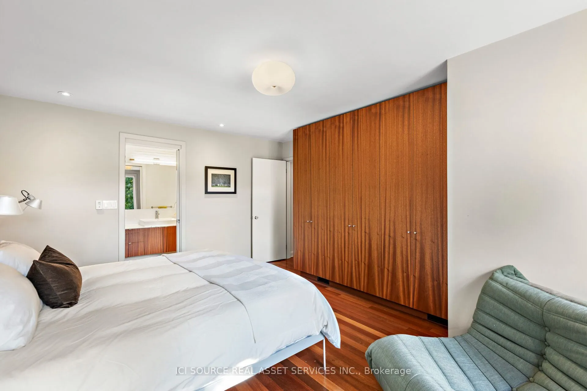 10 Red Oaks Crescent