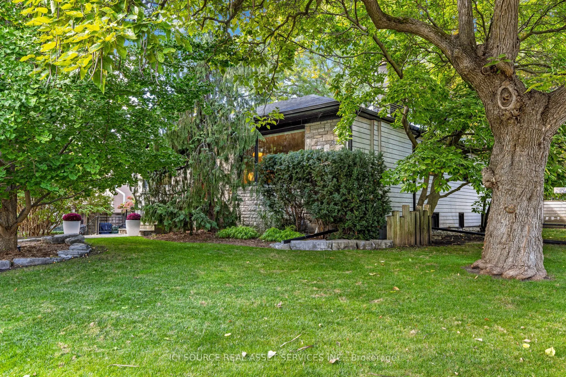 10 Red Oaks Crescent