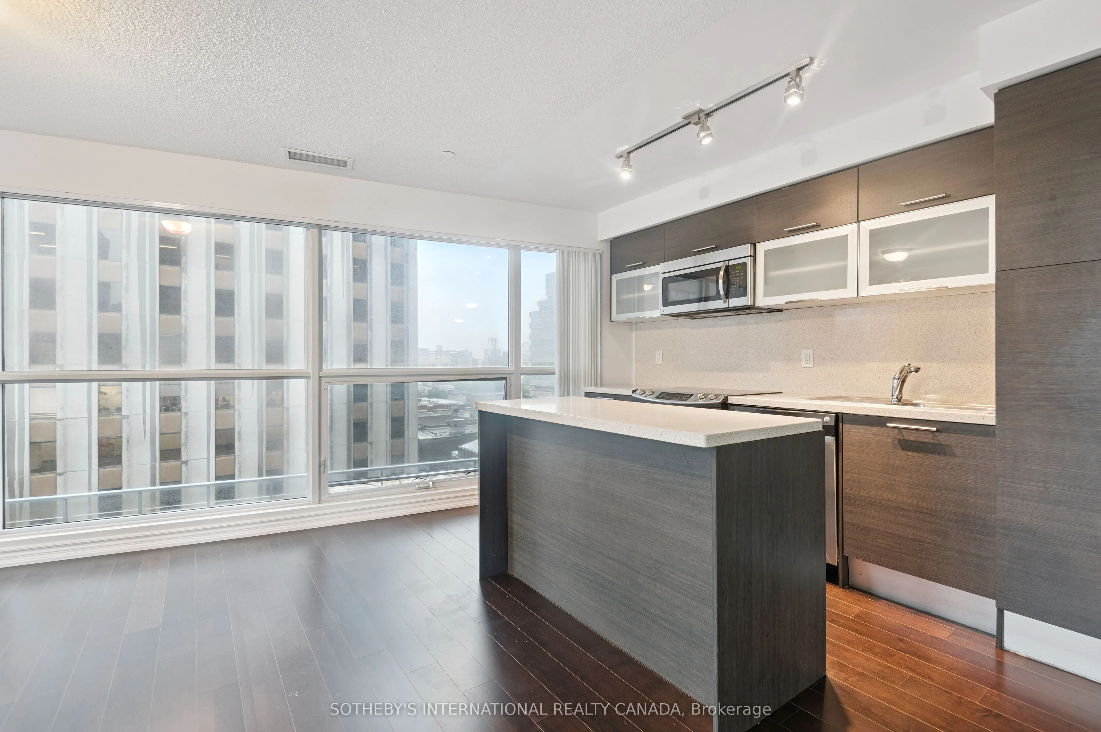 386 Yonge Street #602