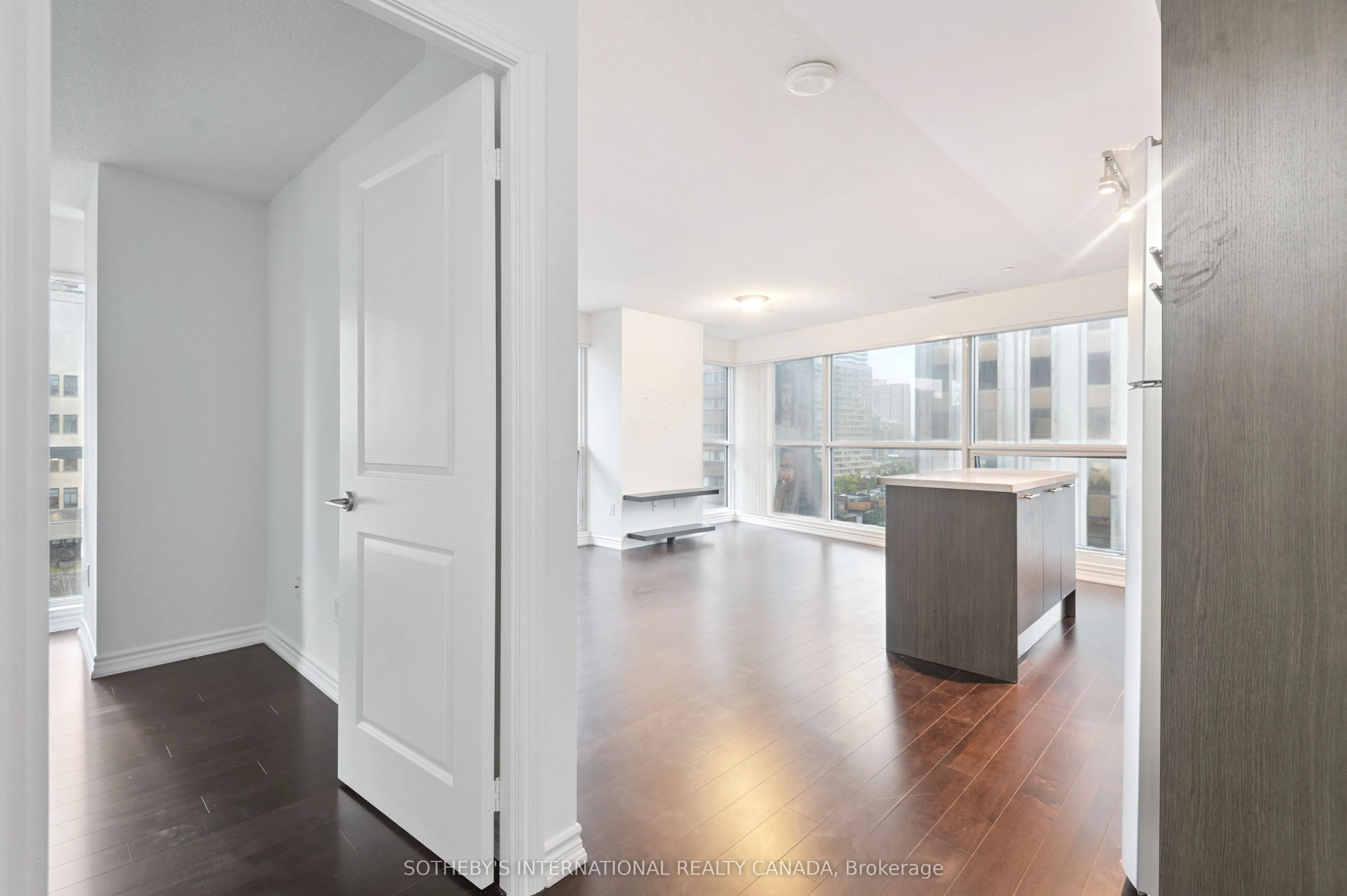 386 Yonge Street #602