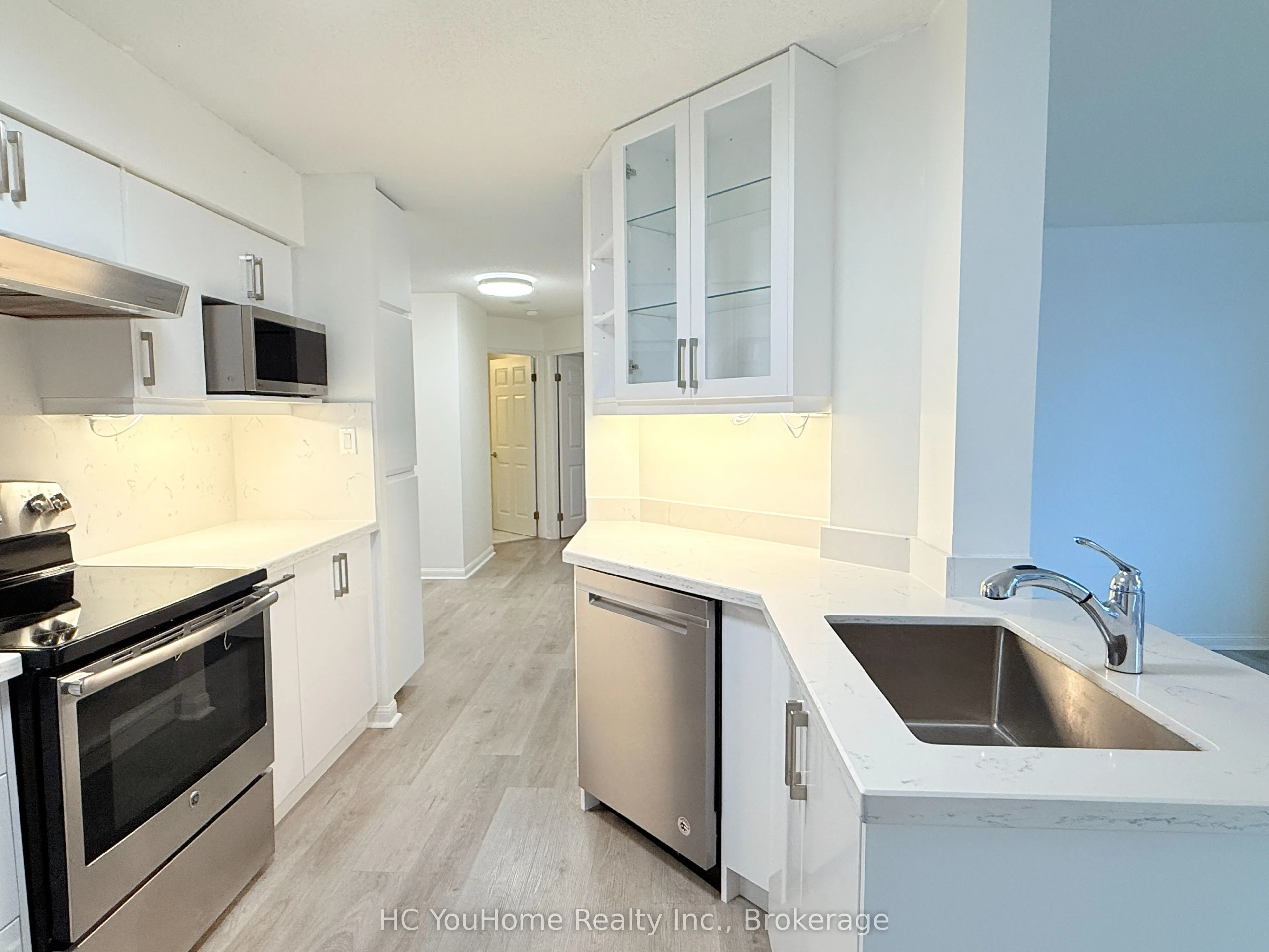 24 Wellesley Street W #212