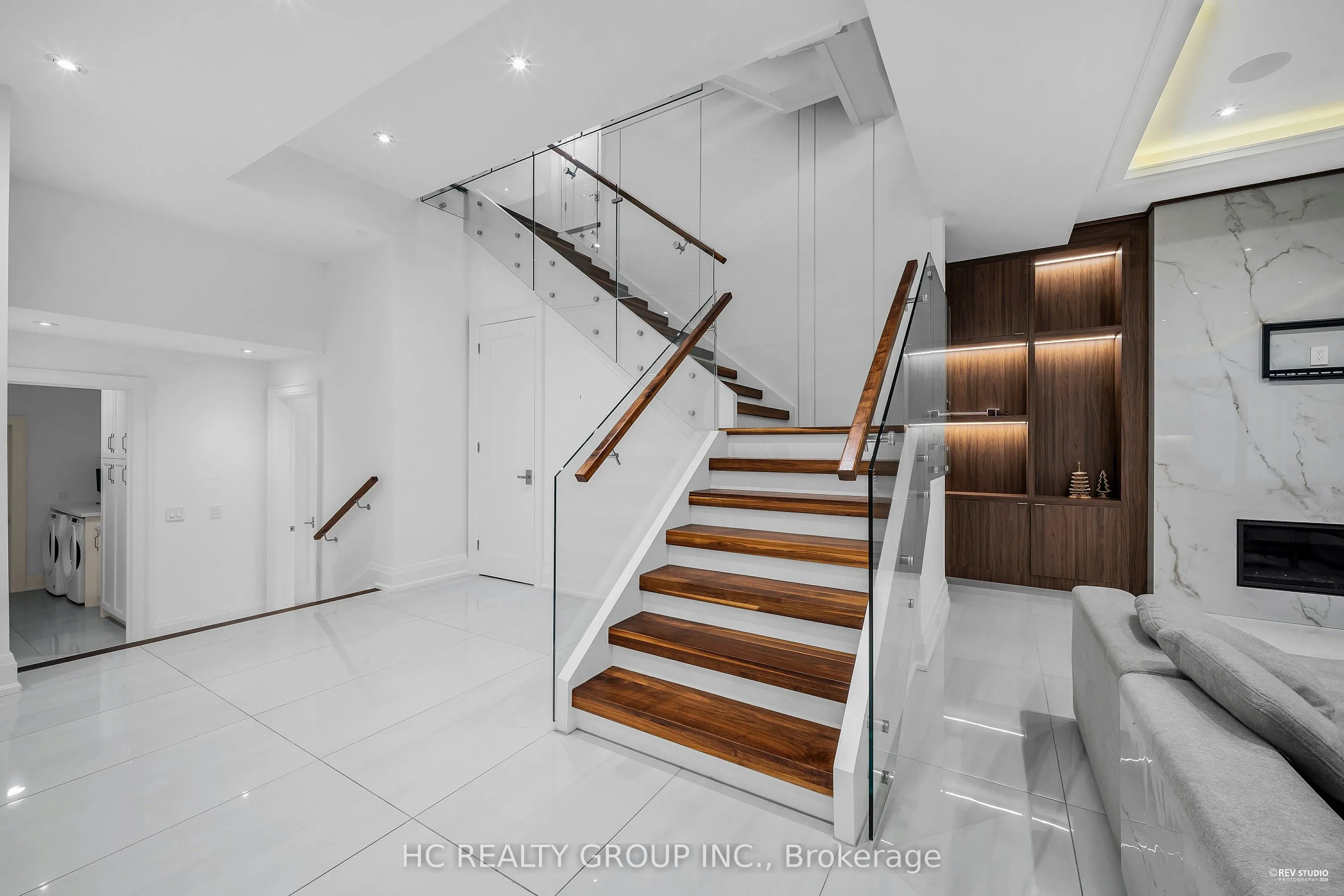 92 Glen Rush Boulevard