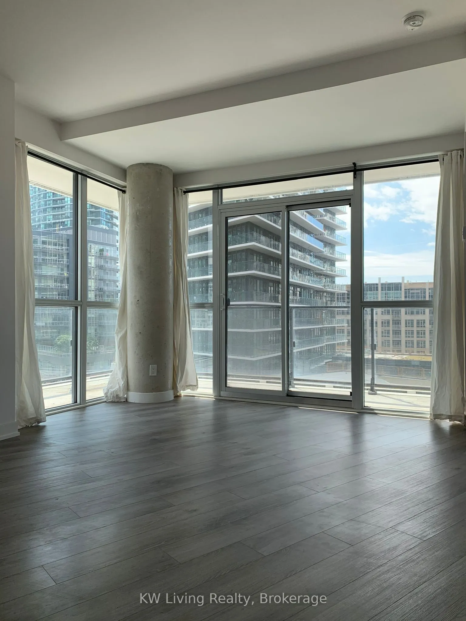 50 Bruyeres Mews #1105