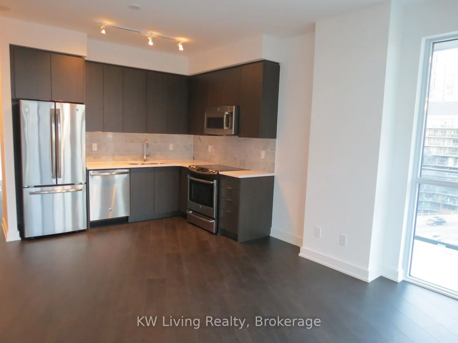 50 Bruyeres Mews #1105