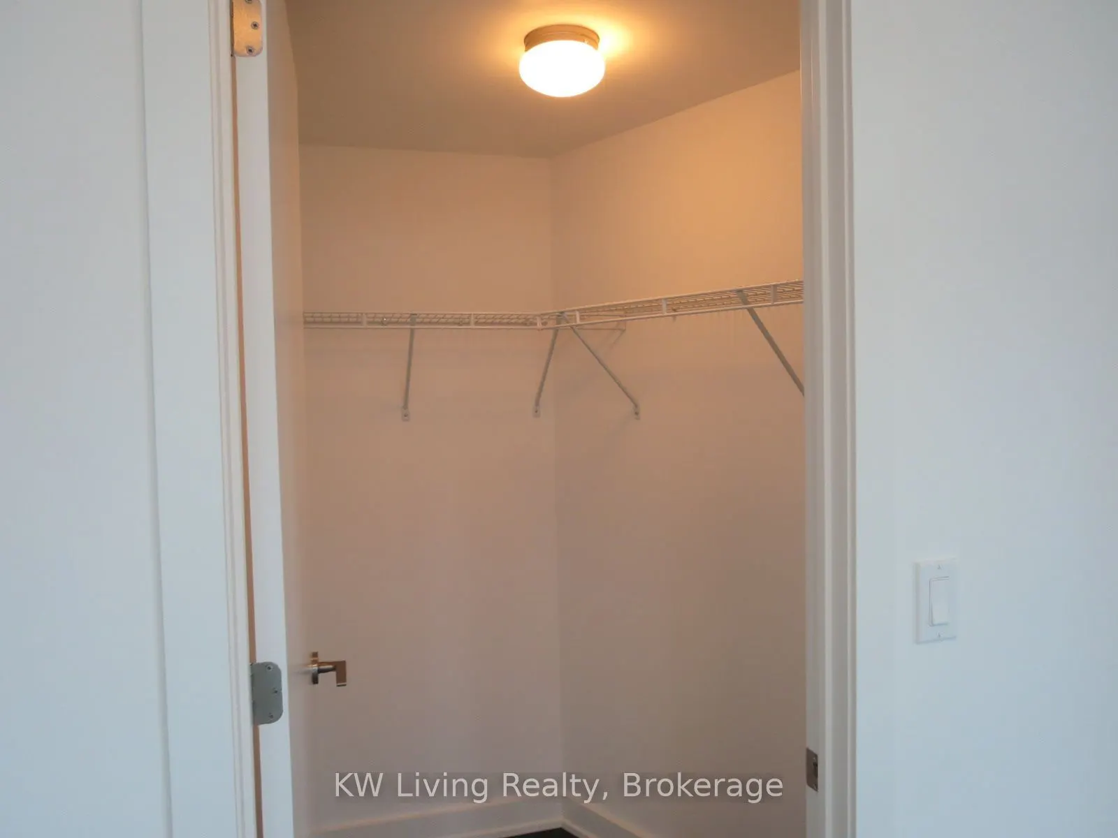 50 Bruyeres Mews #1105