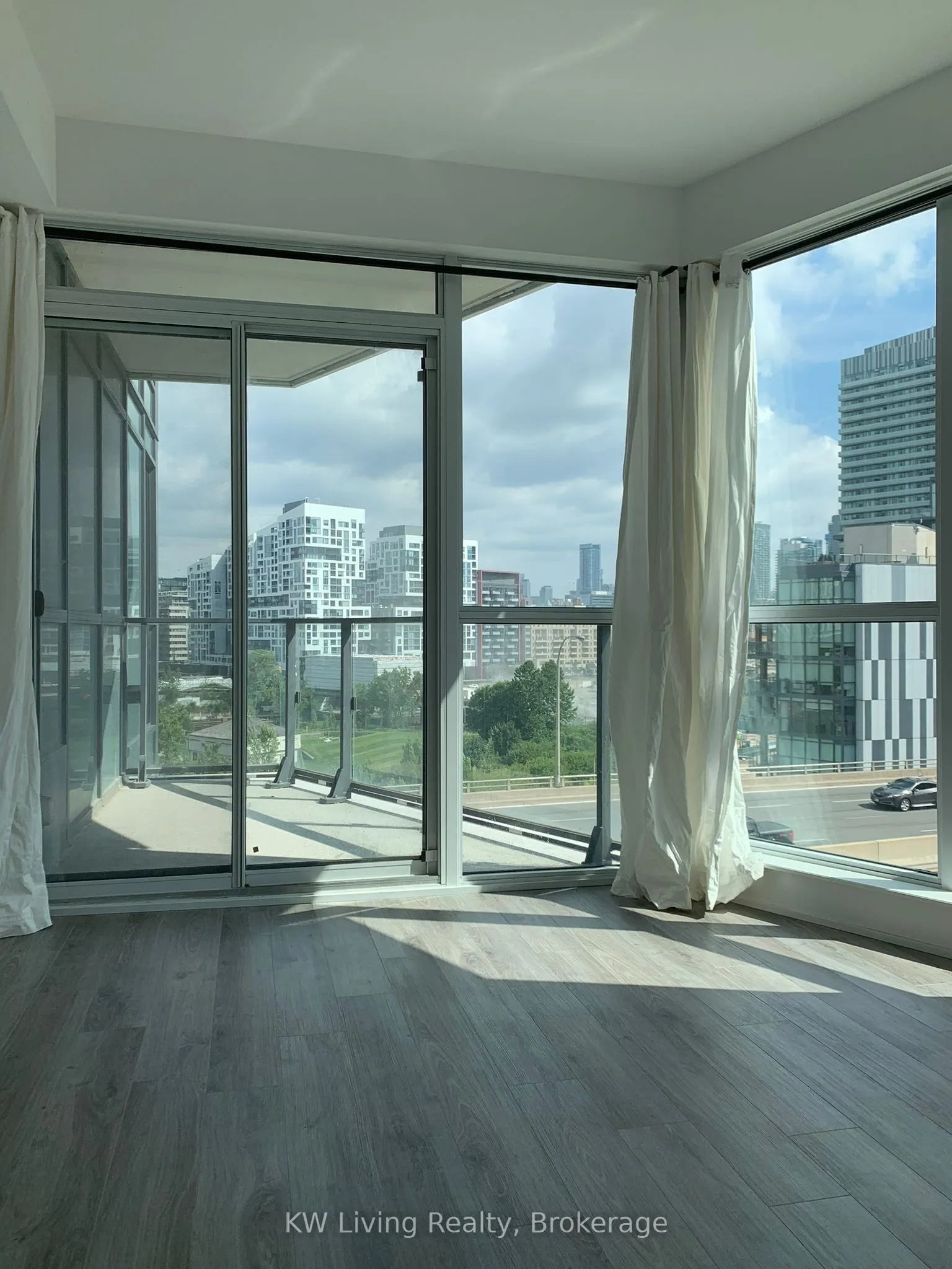 50 Bruyeres Mews #1105