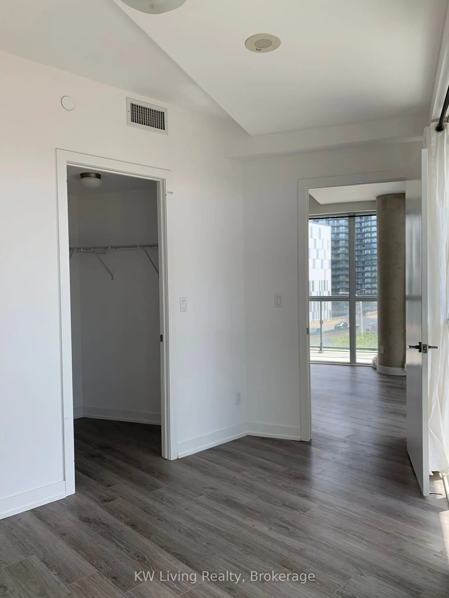 50 Bruyeres Mews #1105