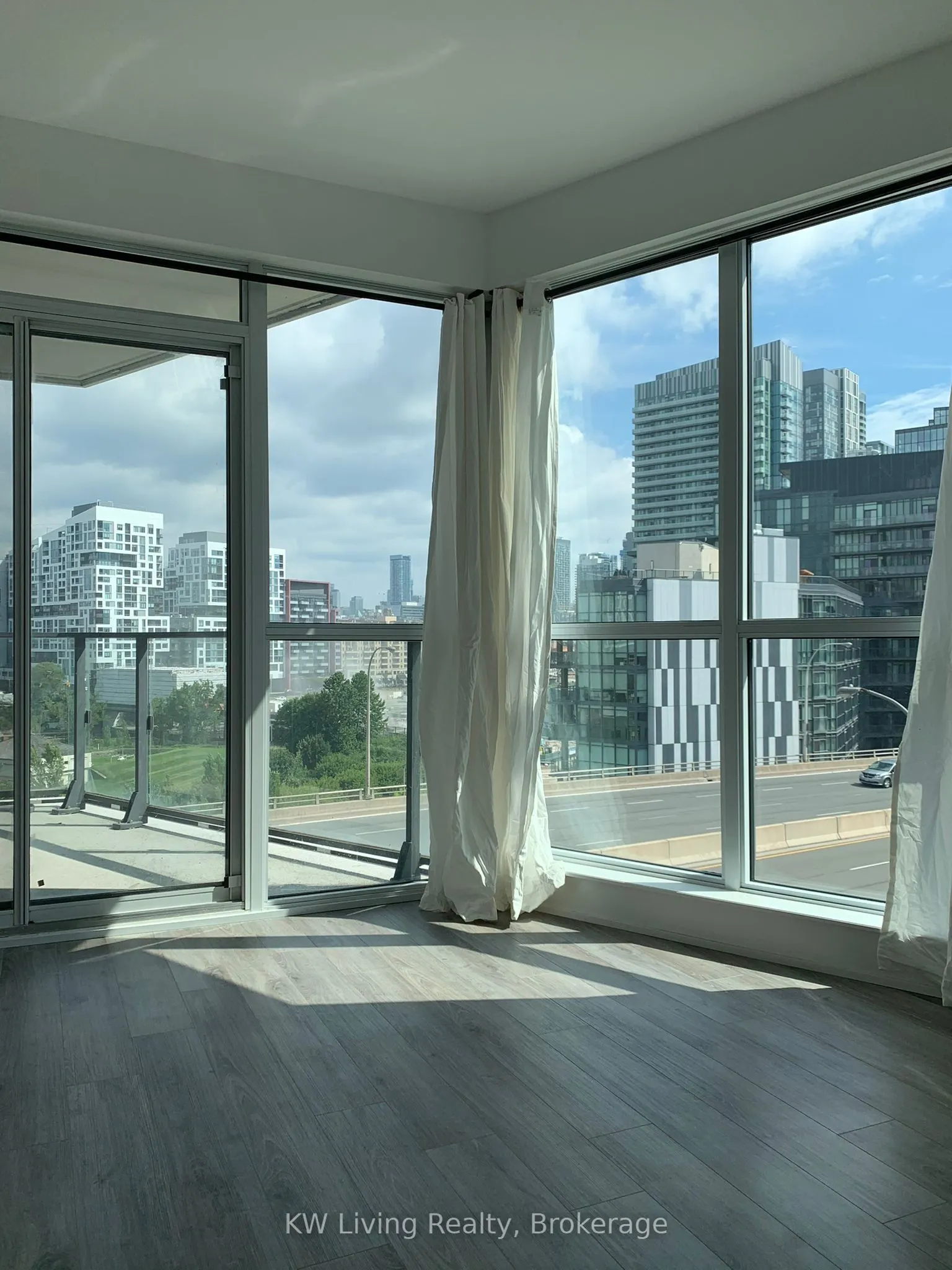 50 Bruyeres Mews #1105