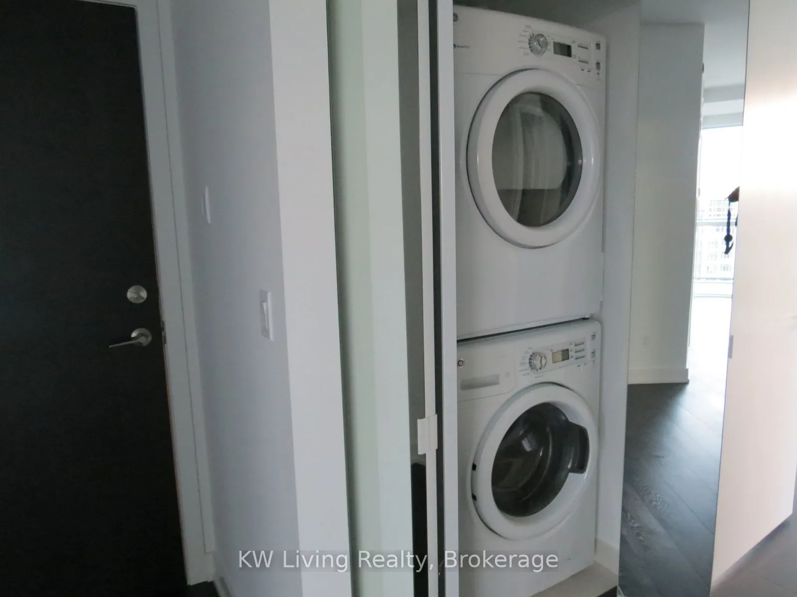 50 Bruyeres Mews #1105