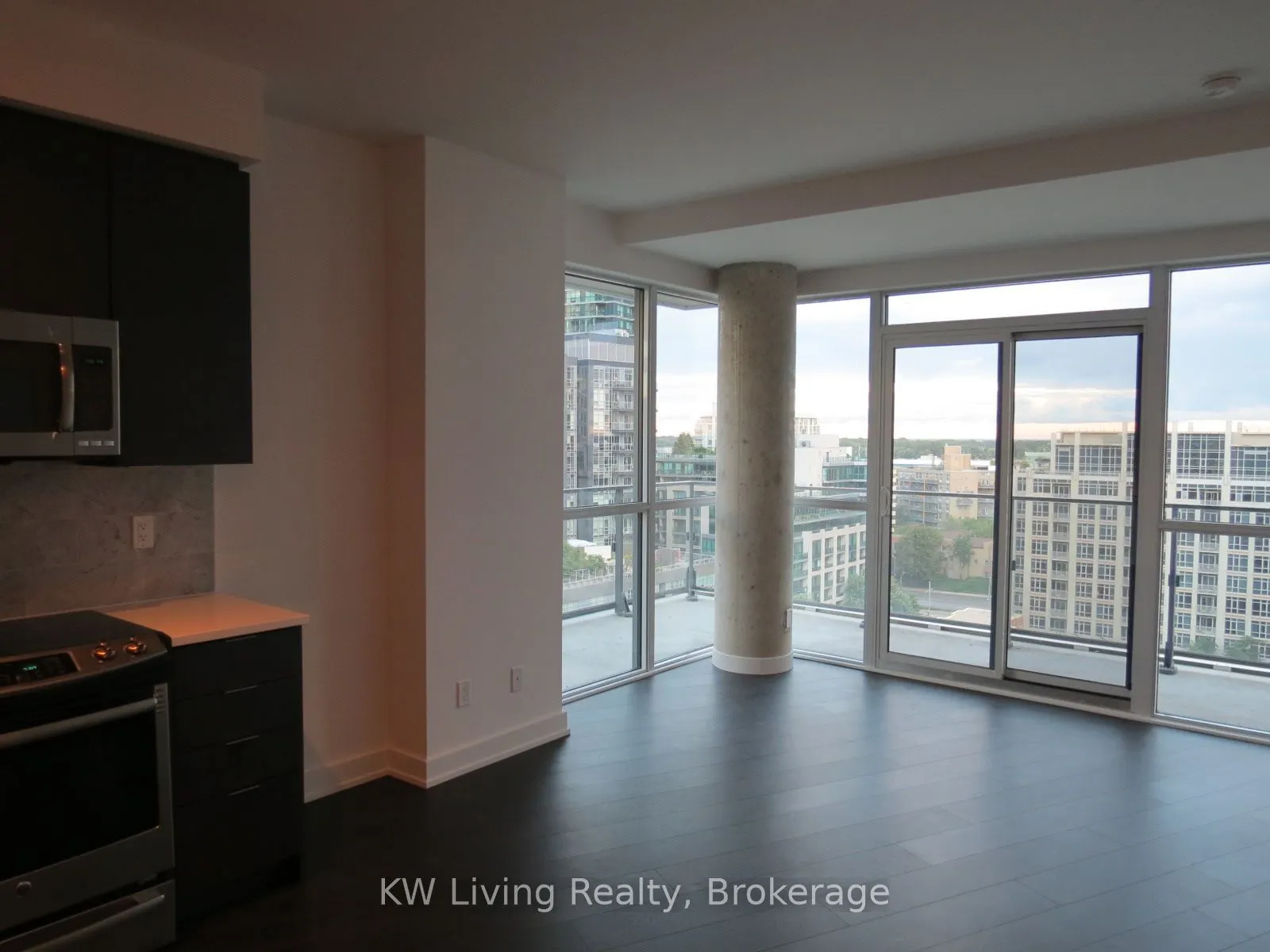 50 Bruyeres Mews #1105