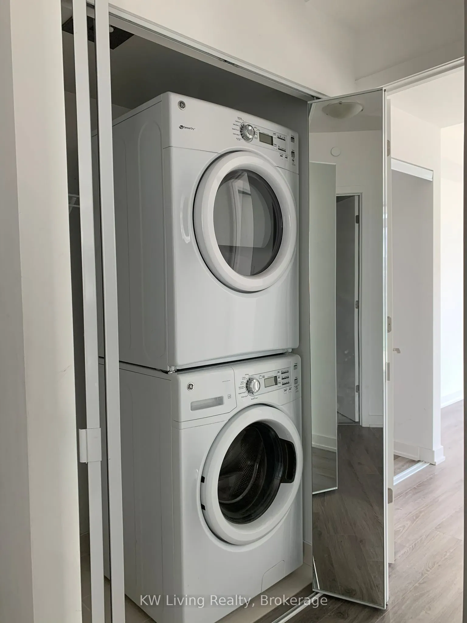 50 Bruyeres Mews #1105