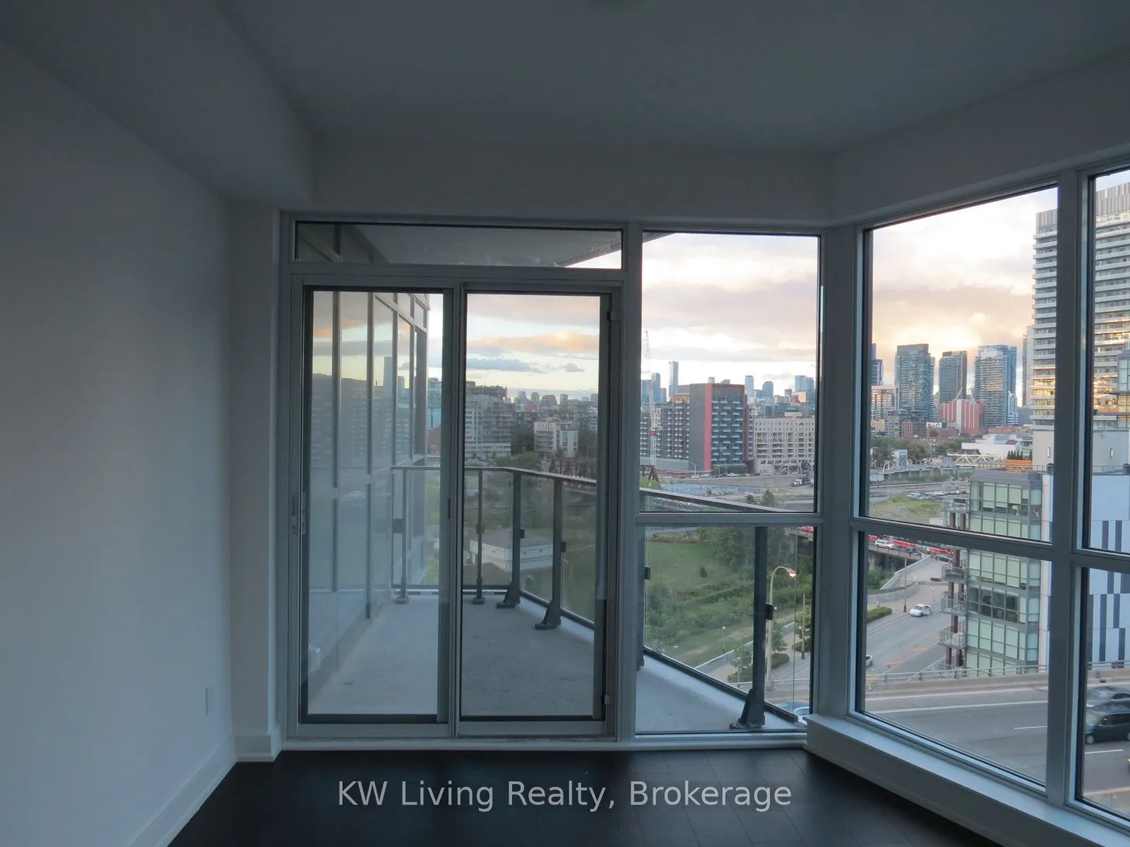 50 Bruyeres Mews #1105