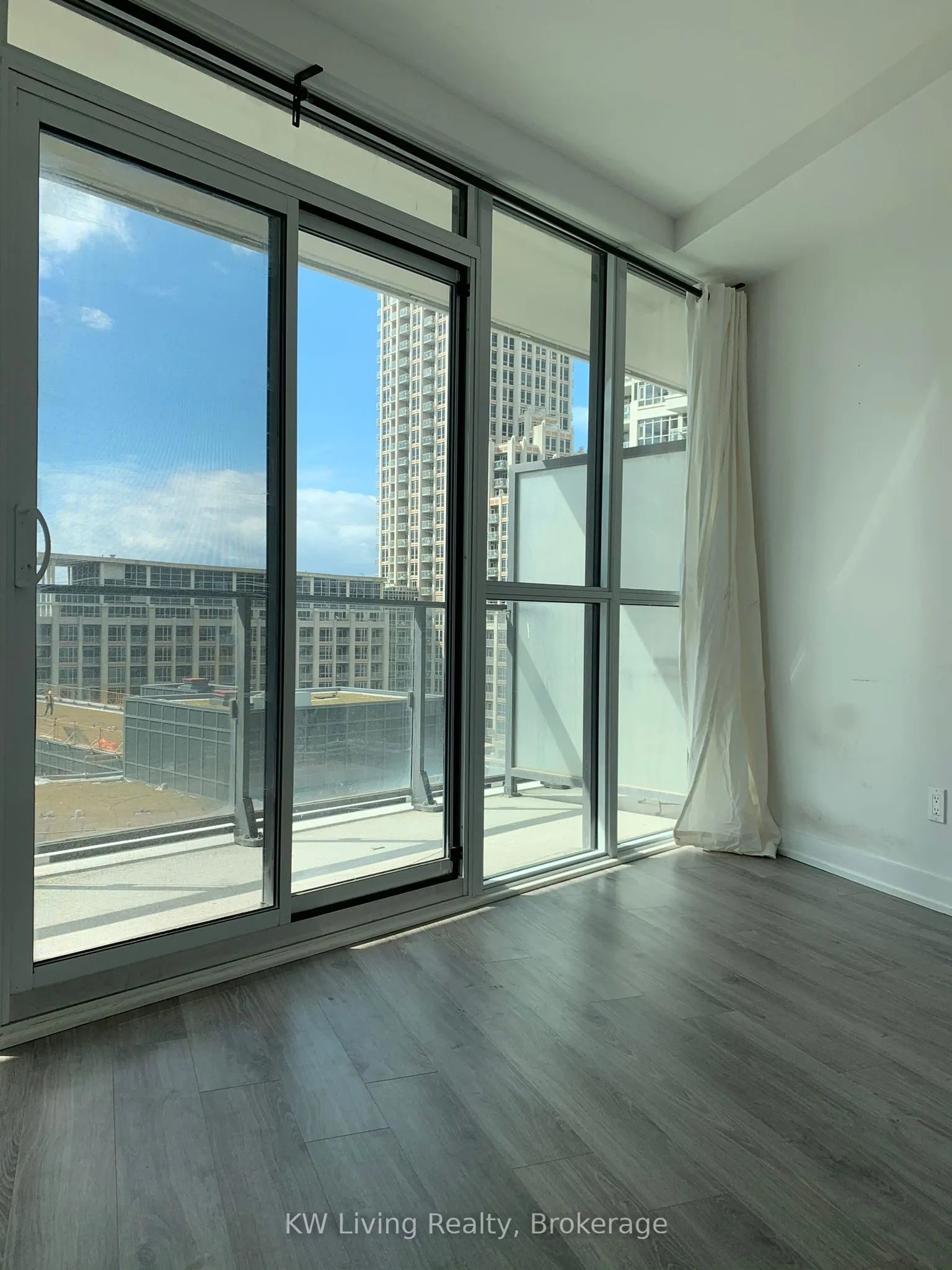 50 Bruyeres Mews #1105