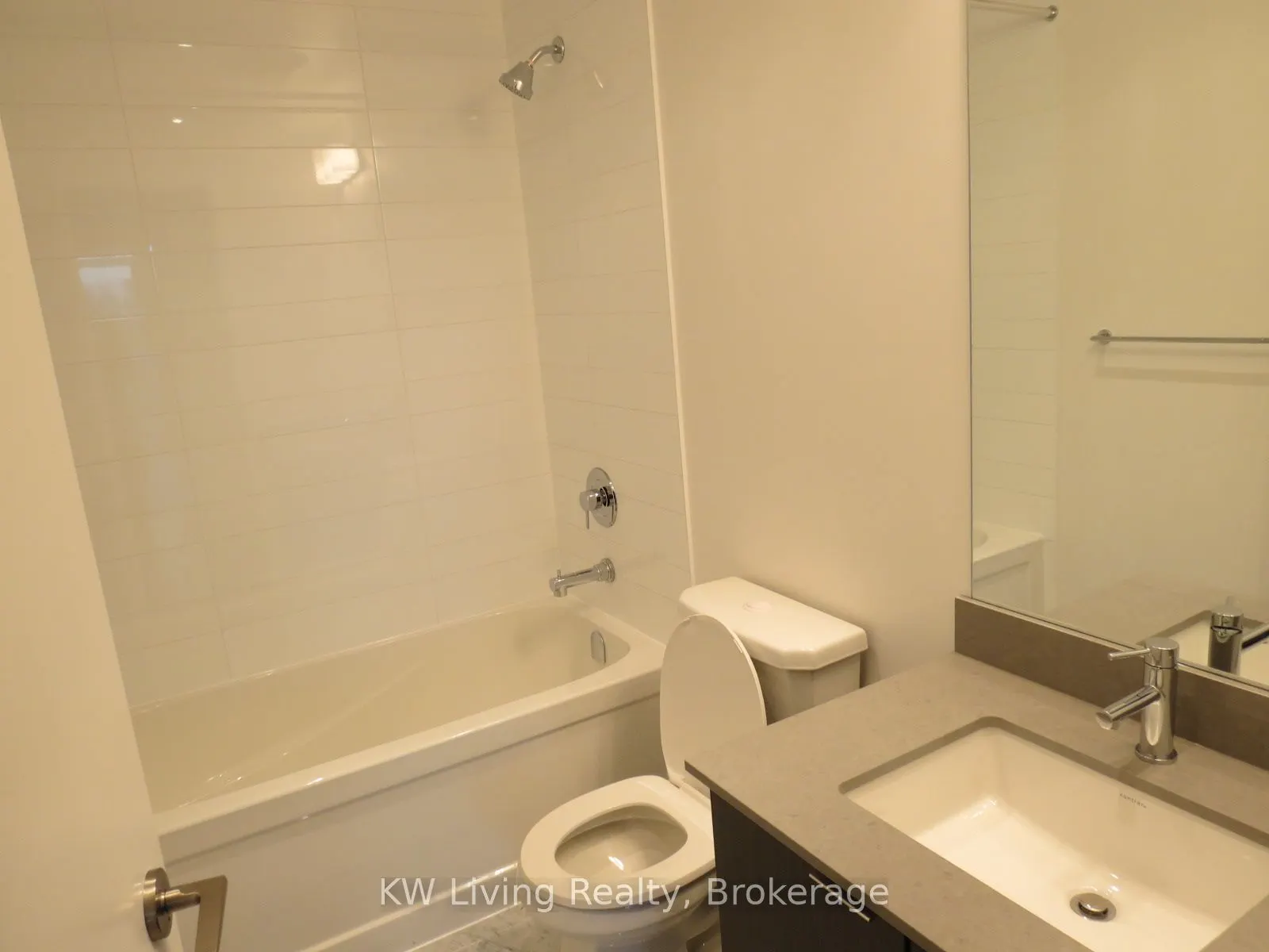 50 Bruyeres Mews #1105