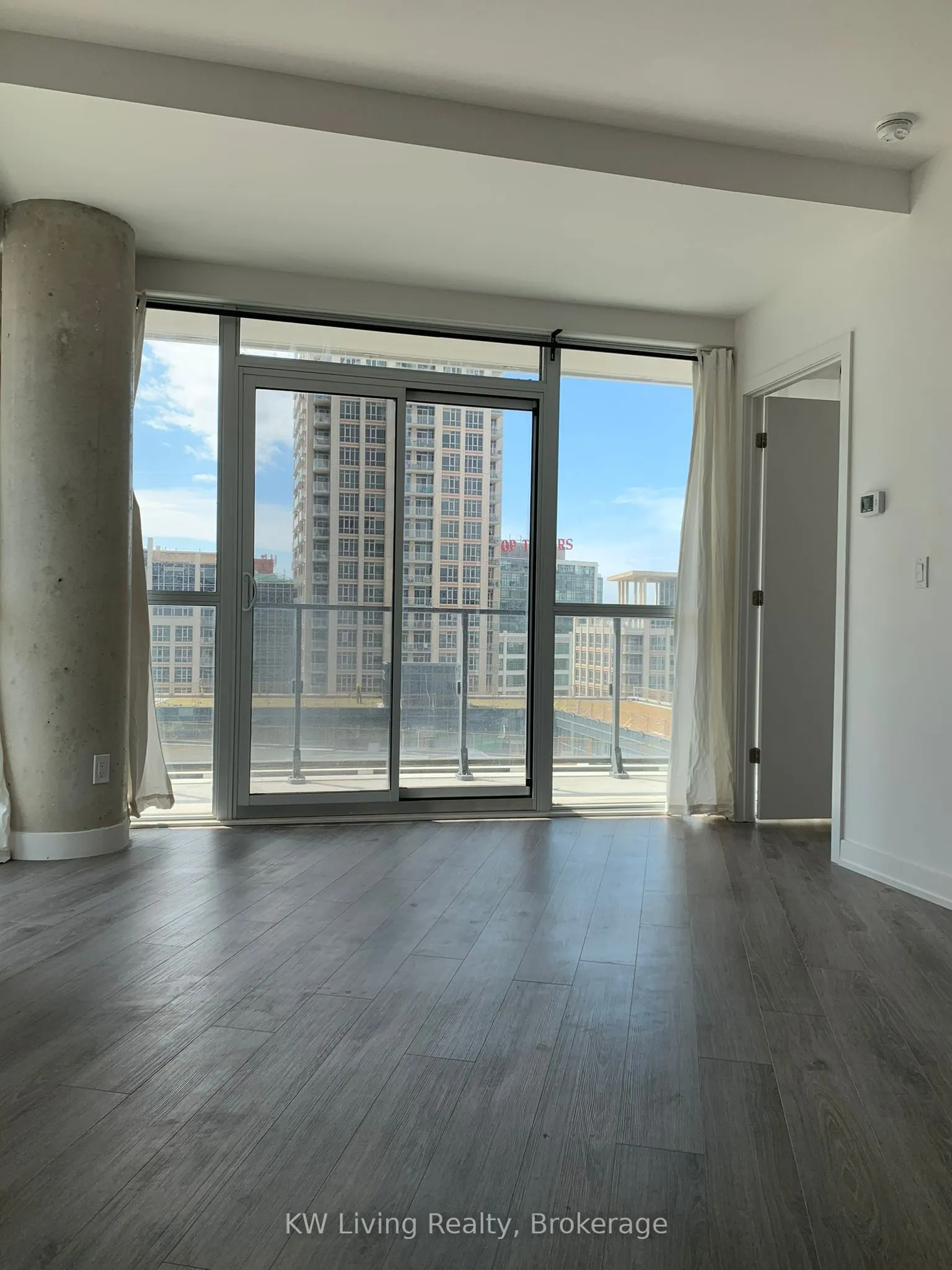 50 Bruyeres Mews #1105