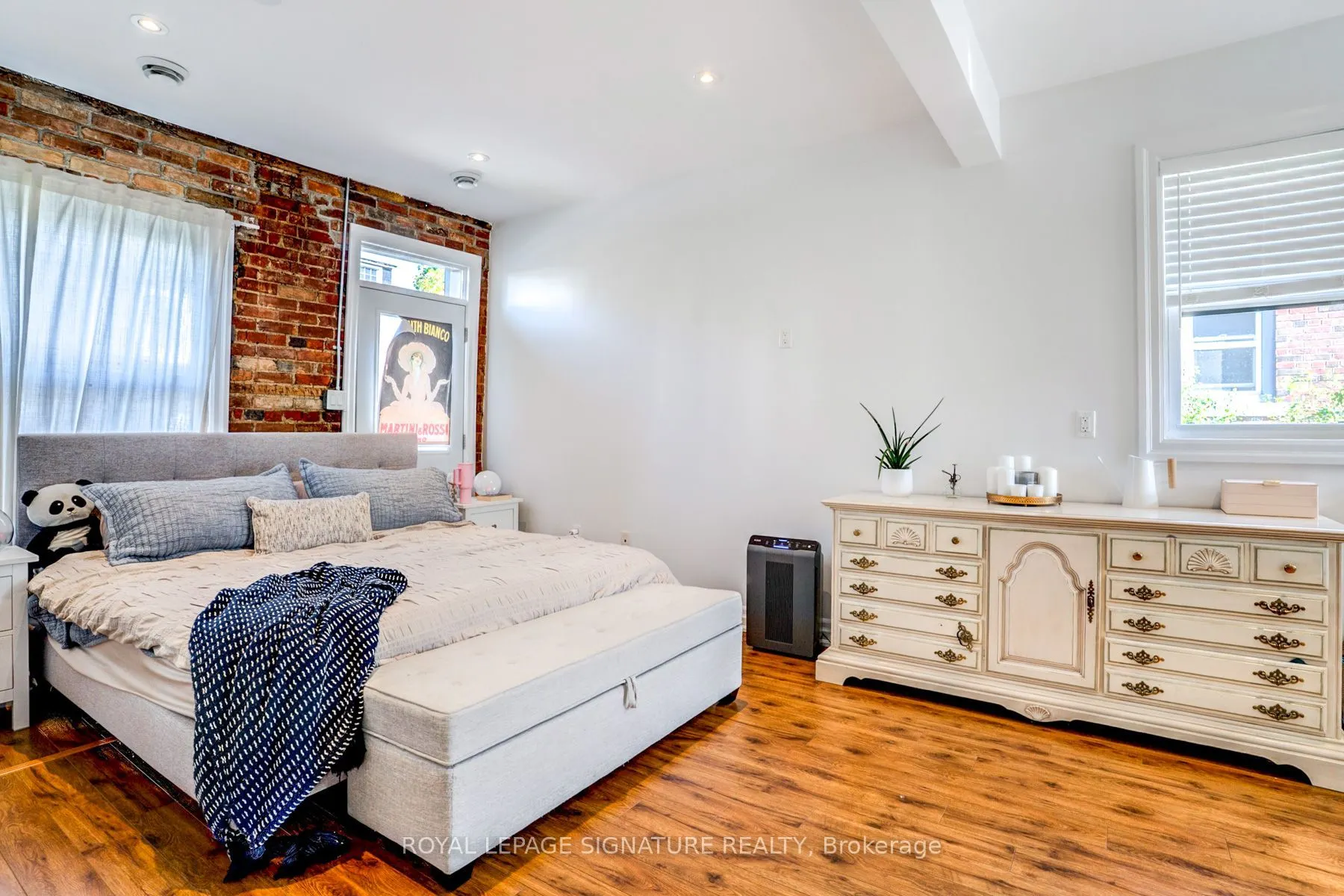 753-755 Richmond Street W