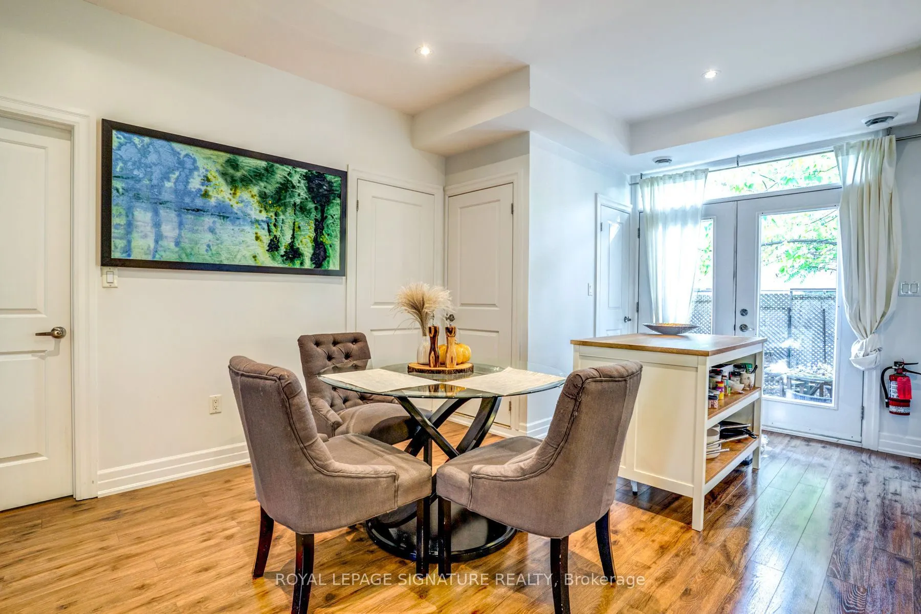 753-755 Richmond Street W