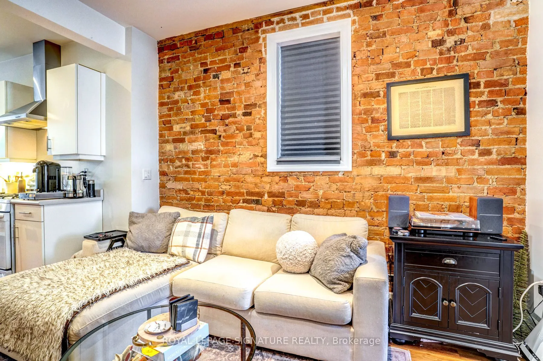 753-755 Richmond Street W