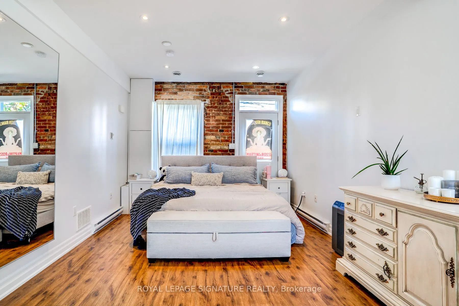 753-755 Richmond Street W