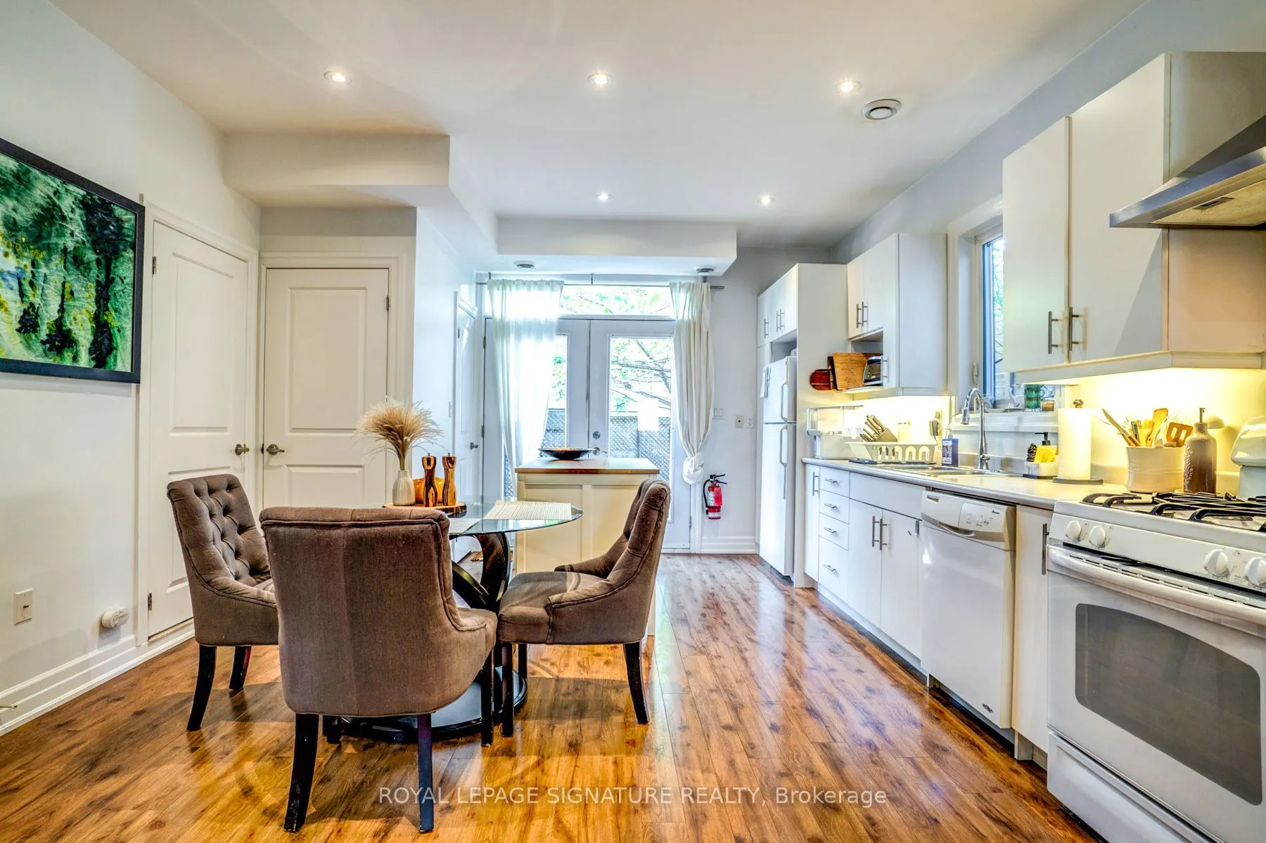 753-755 Richmond Street W