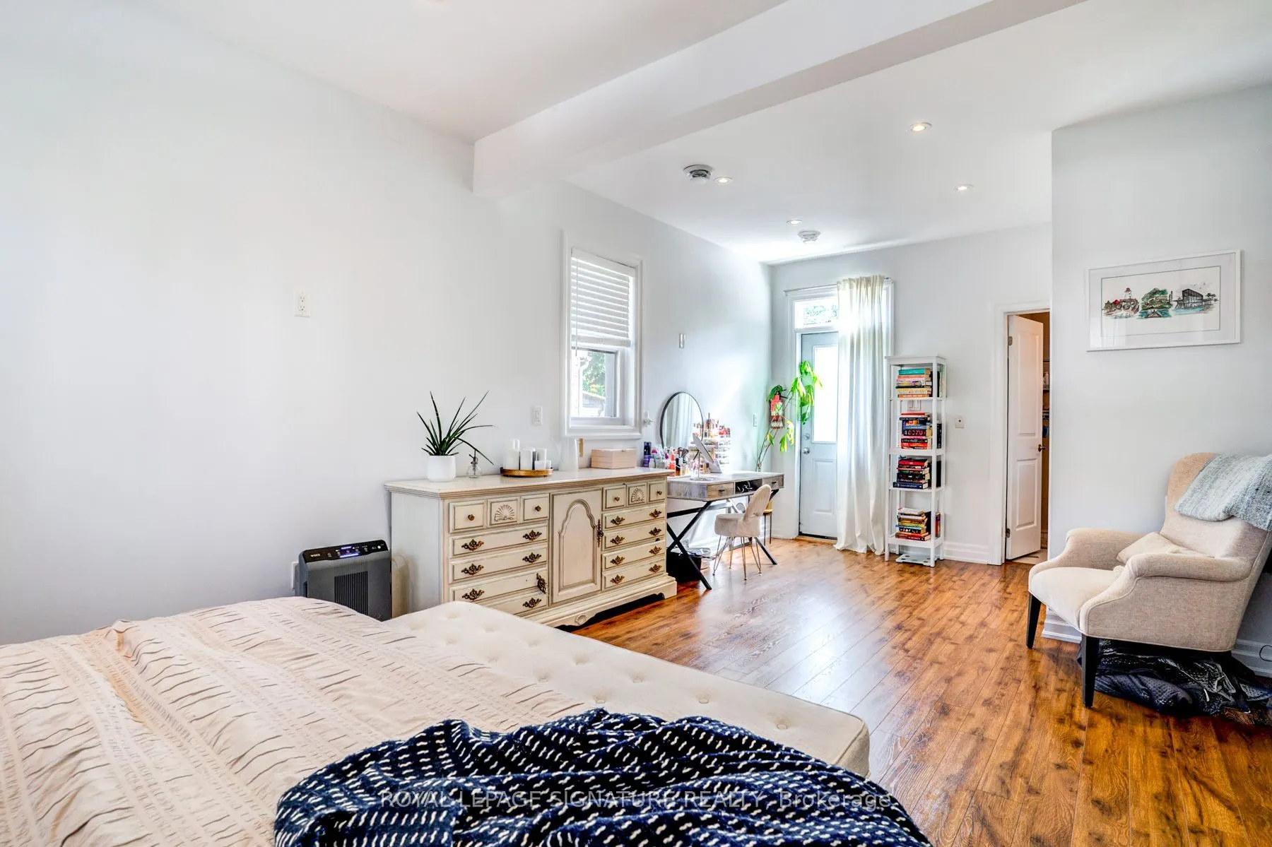 753-755 Richmond Street W
