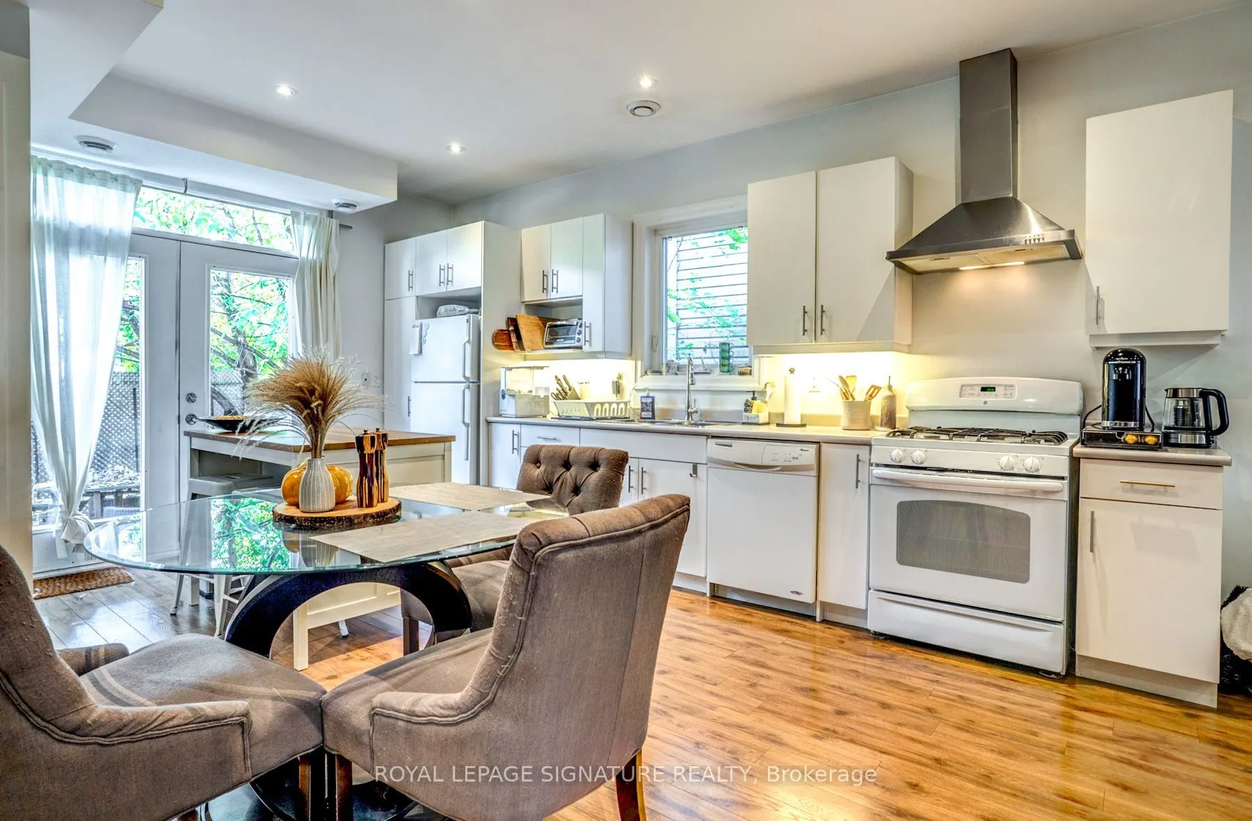 753-755 Richmond Street W