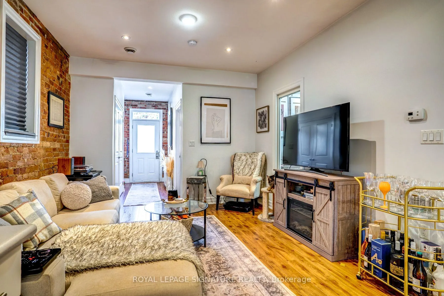 753-755 Richmond Street W
