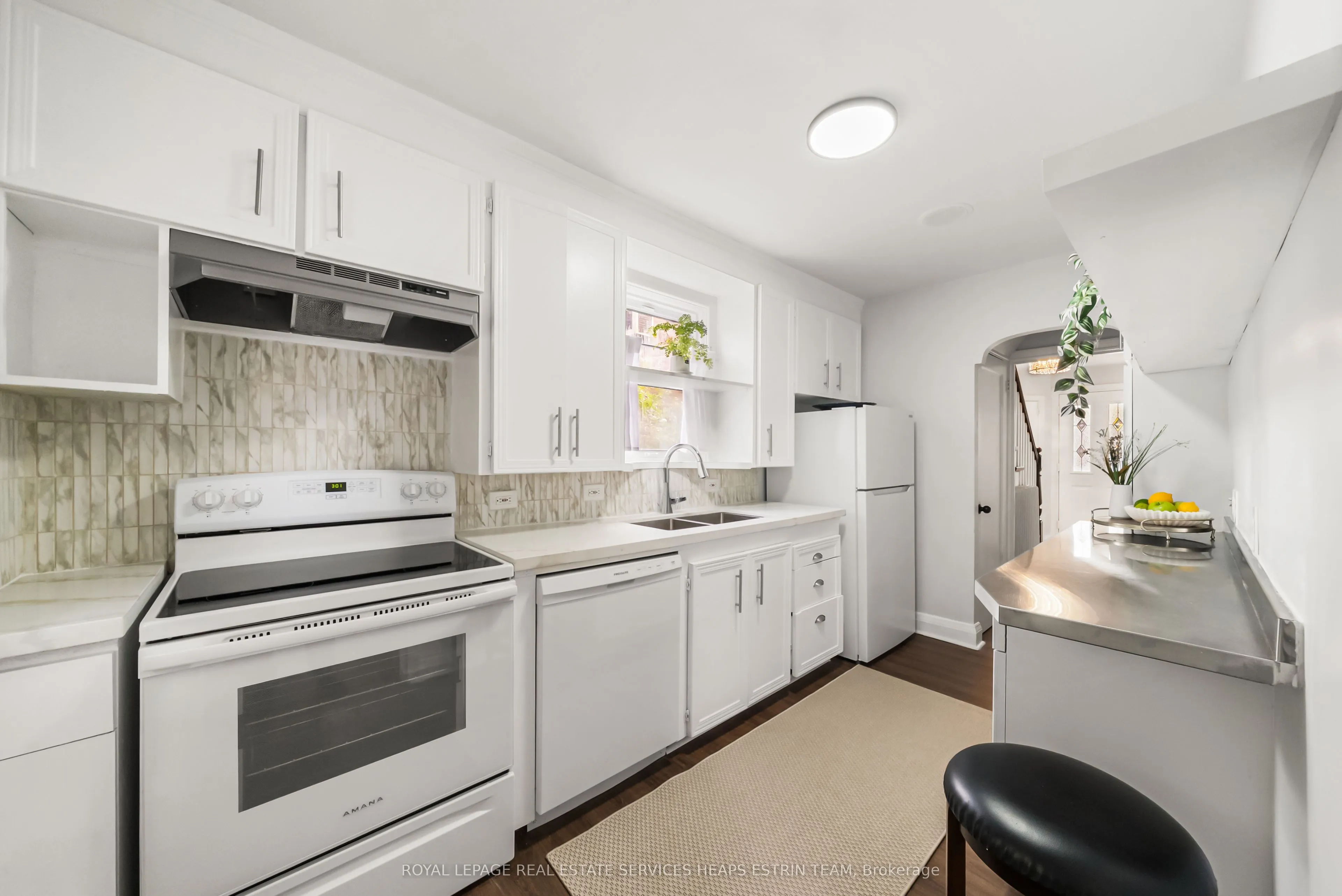 770 Eglinton Avenue E
