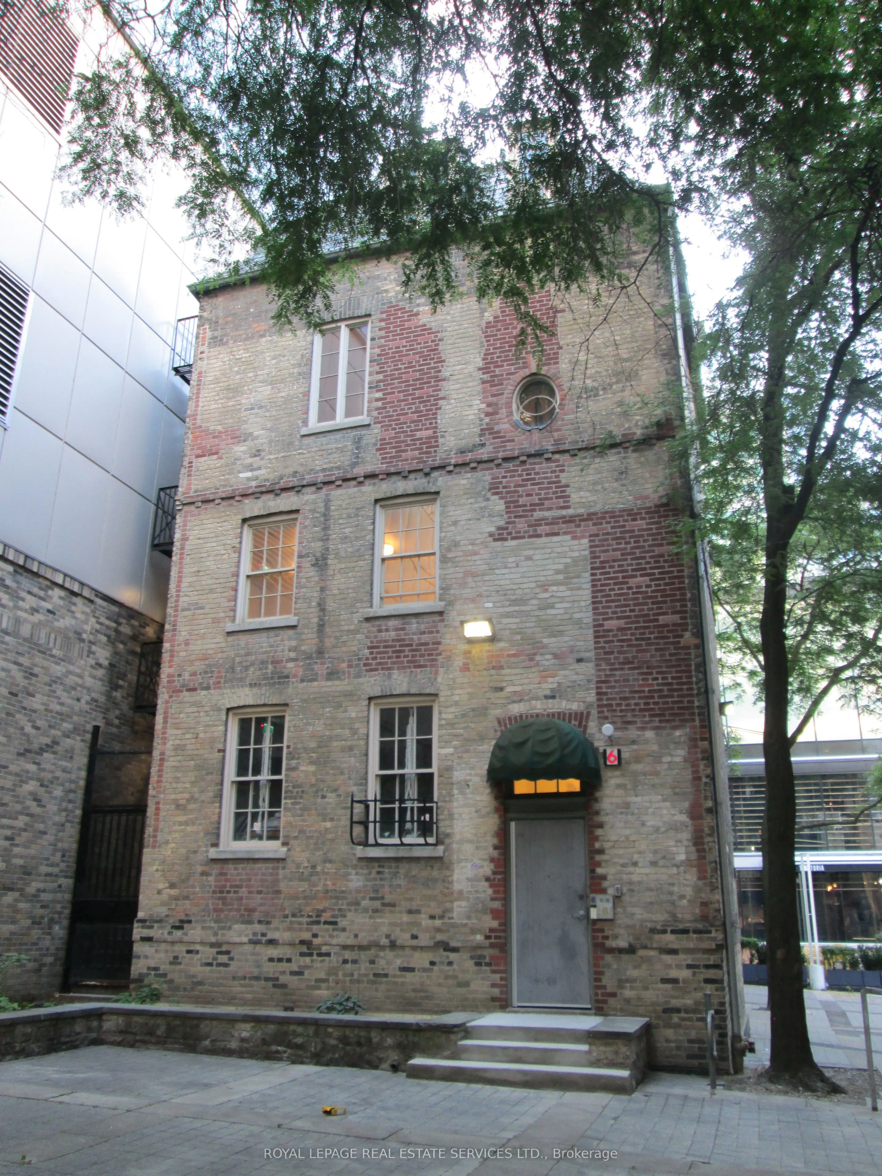 6 Trinity Square