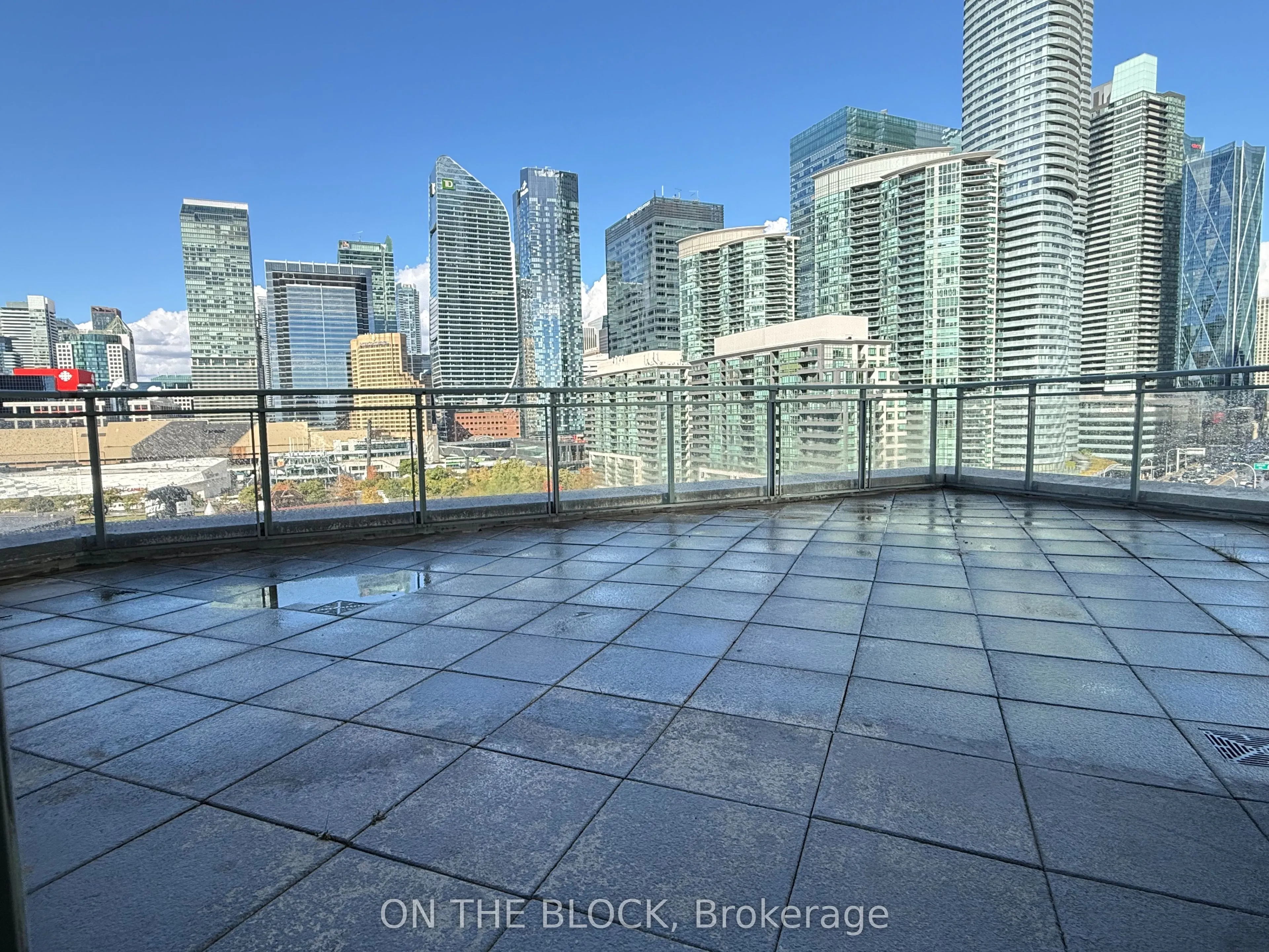 230 Queens Quay W #1515