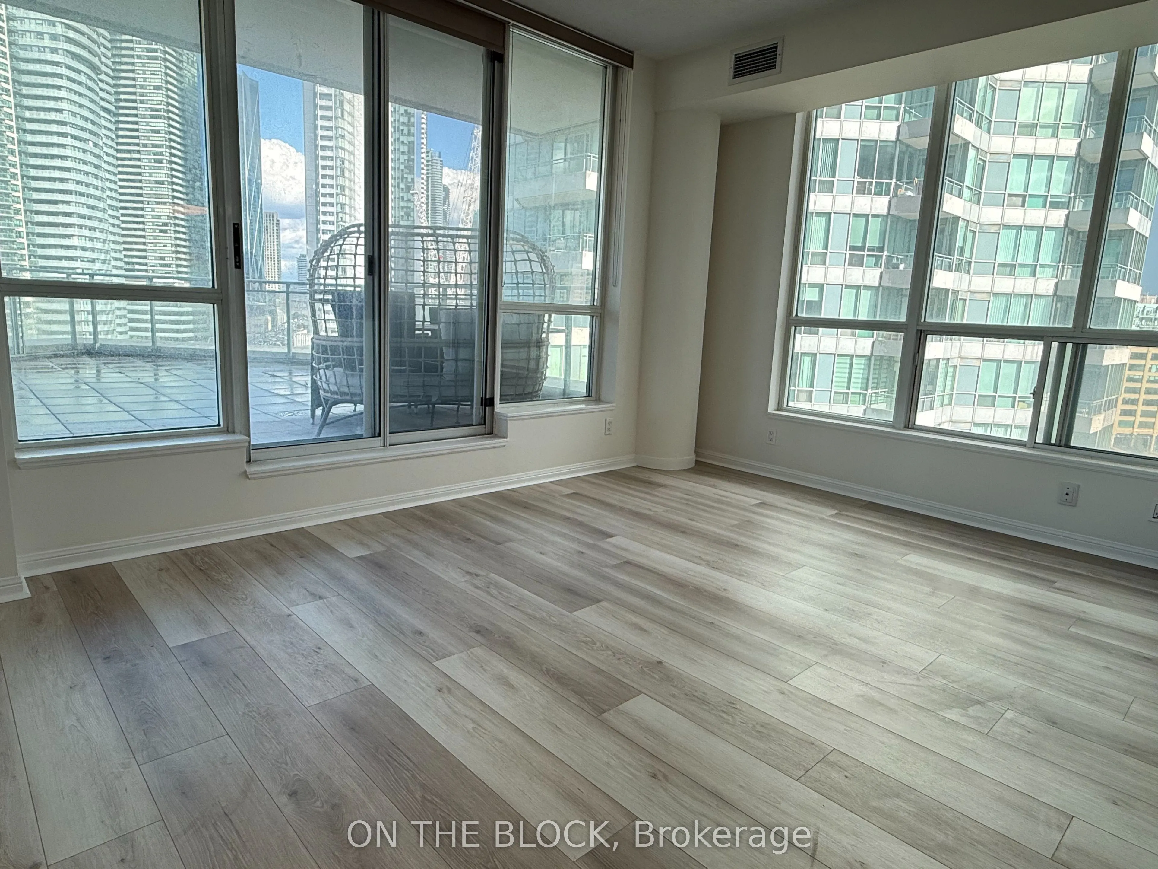 230 Queens Quay W #1515
