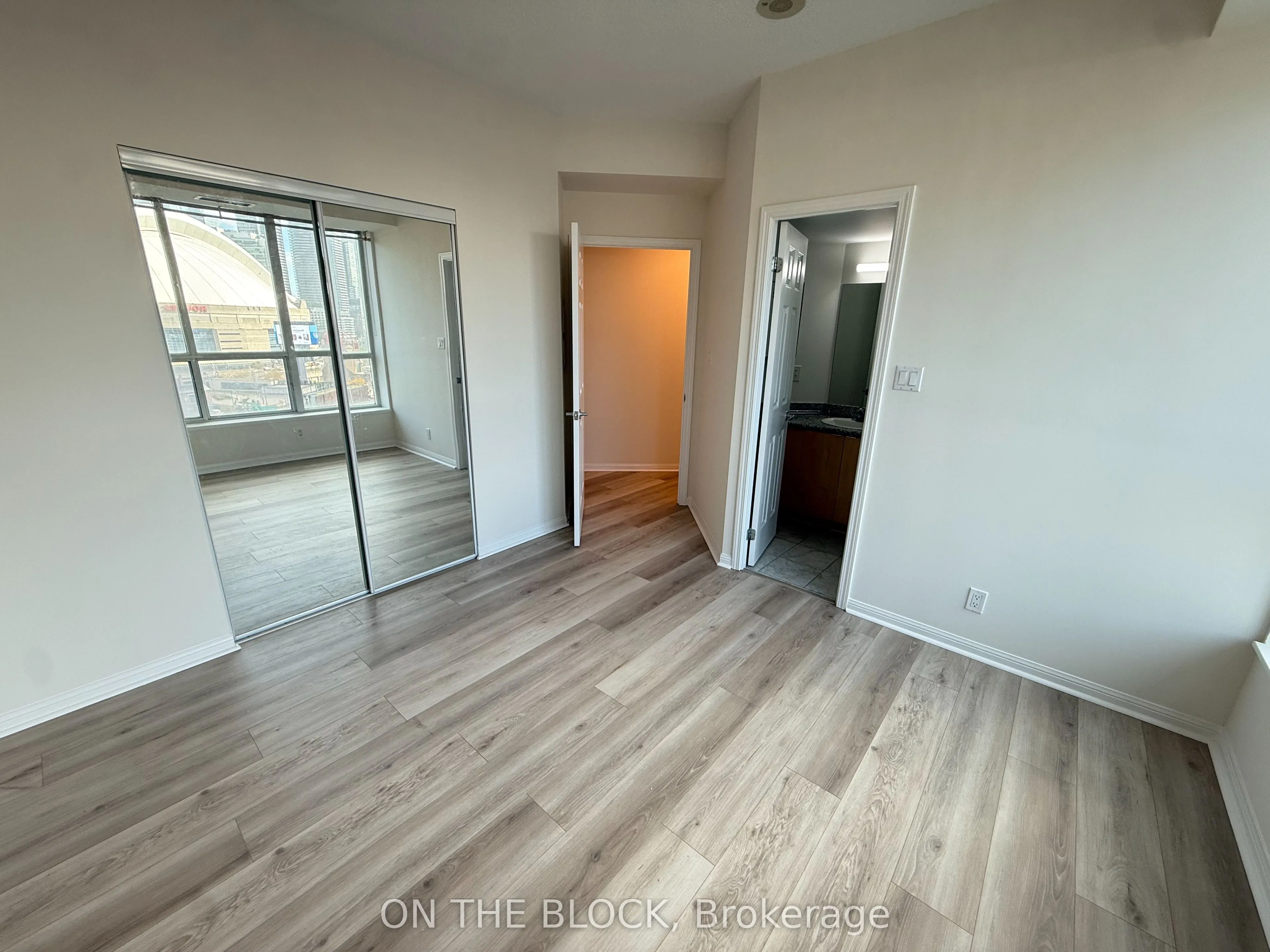230 Queens Quay W #1515