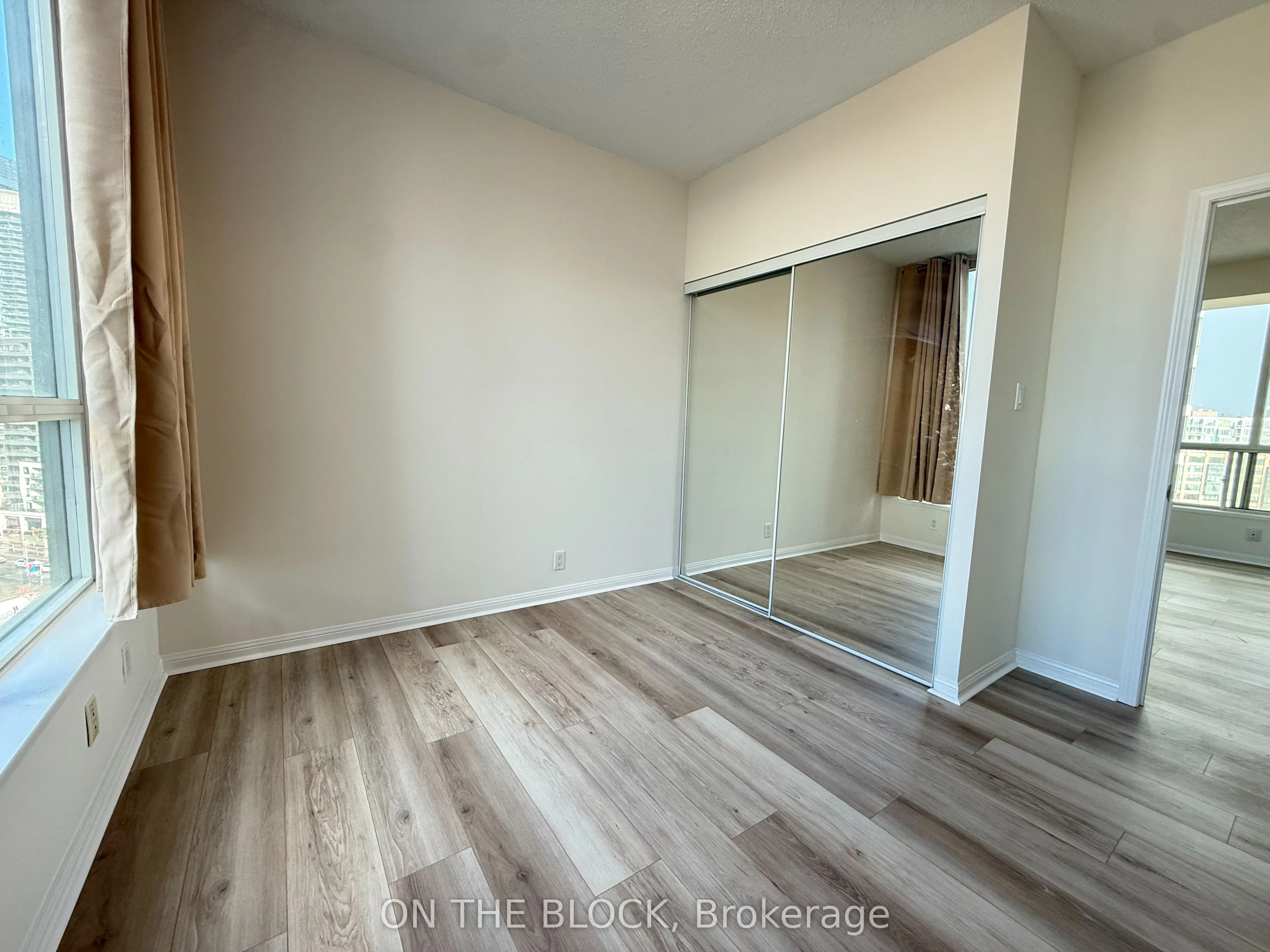 230 Queens Quay W #1515