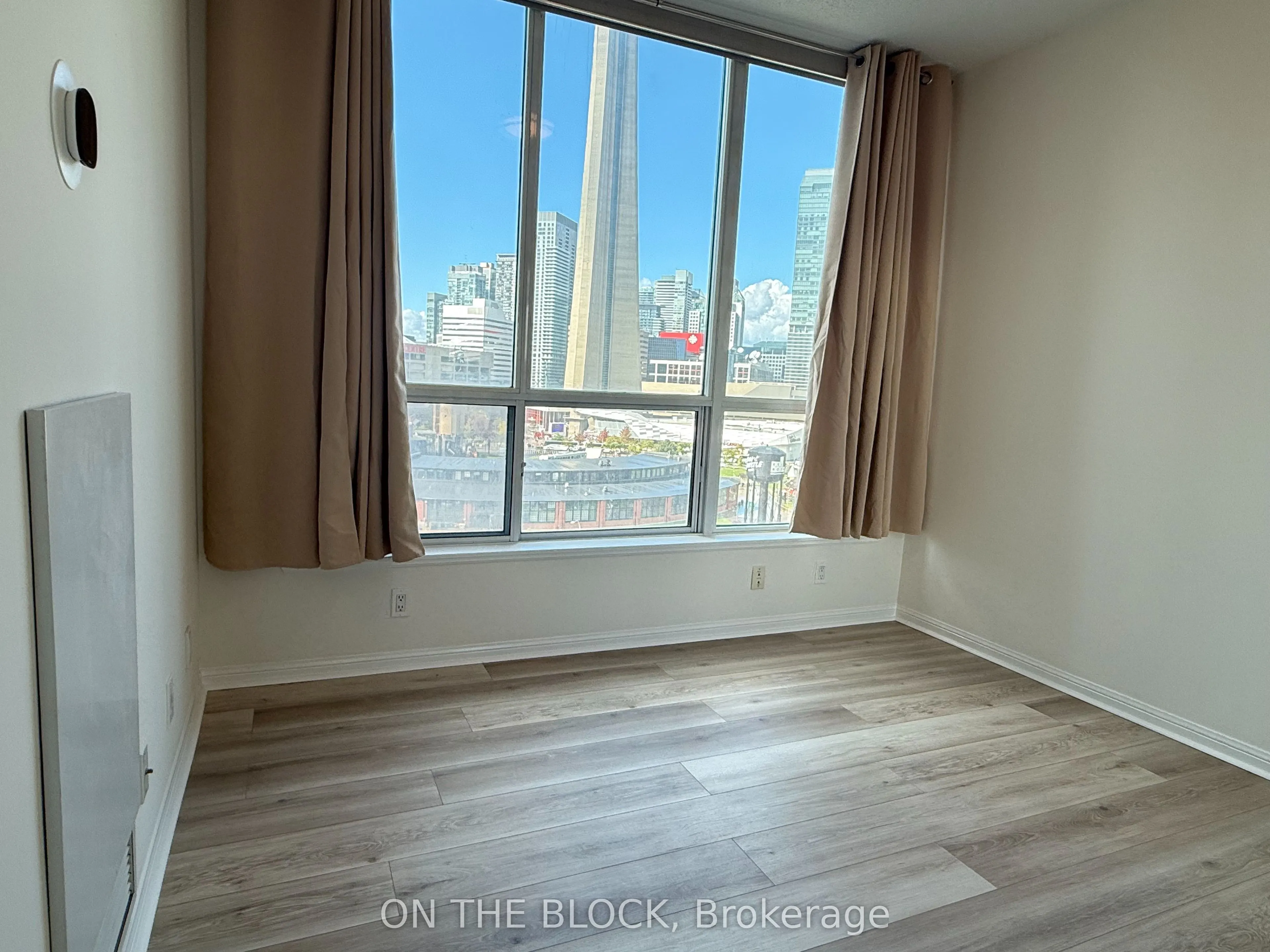 230 Queens Quay W #1515